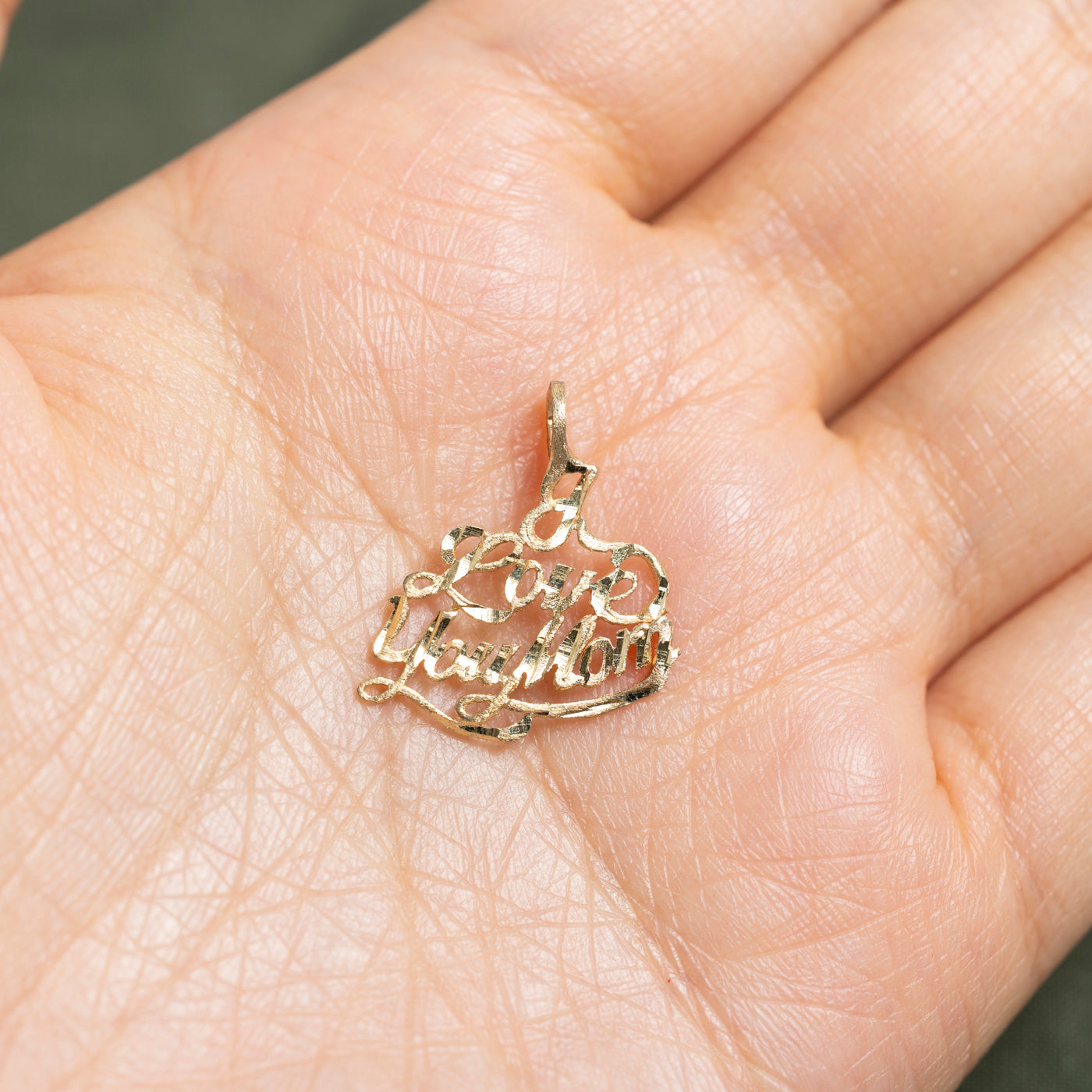 10k Yellow Gold "Love You Mom" Pendant