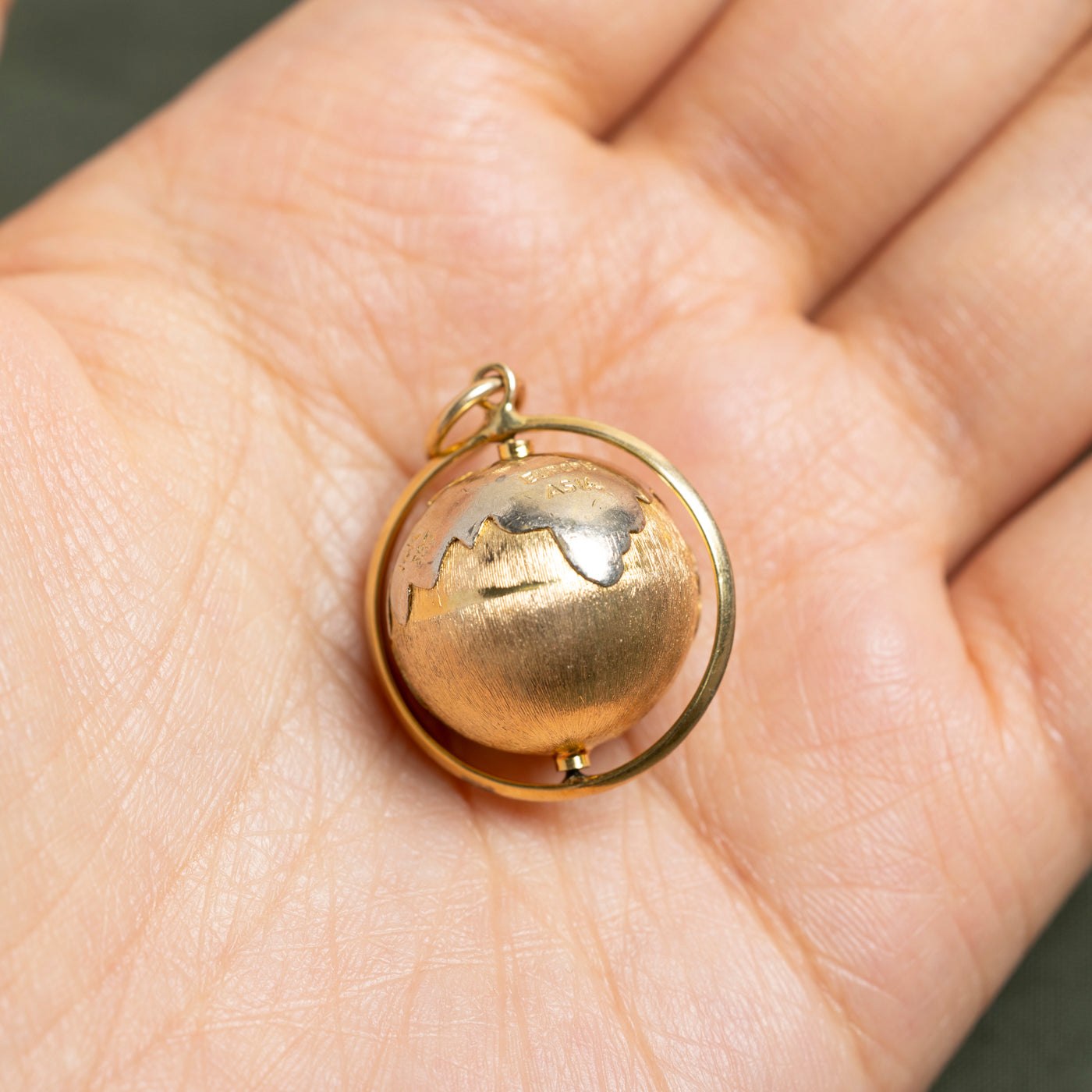14k Yellow Gold Globe Charm