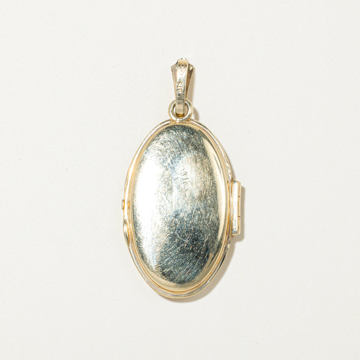 10k Yellow Gold Engraved Oval Locket