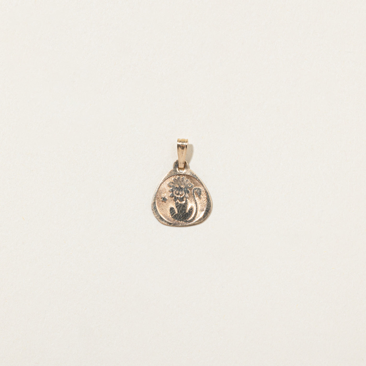 Pendentif Lion en or jaune 9 carats de Sheffield (1981)