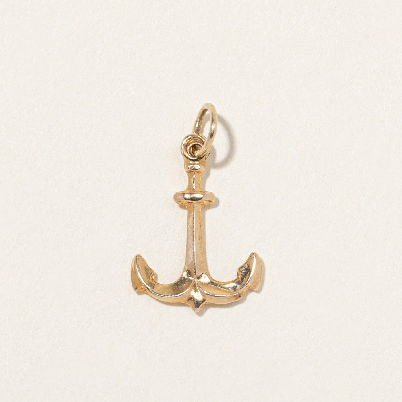 Breloque ancre en or jaune 10 carats