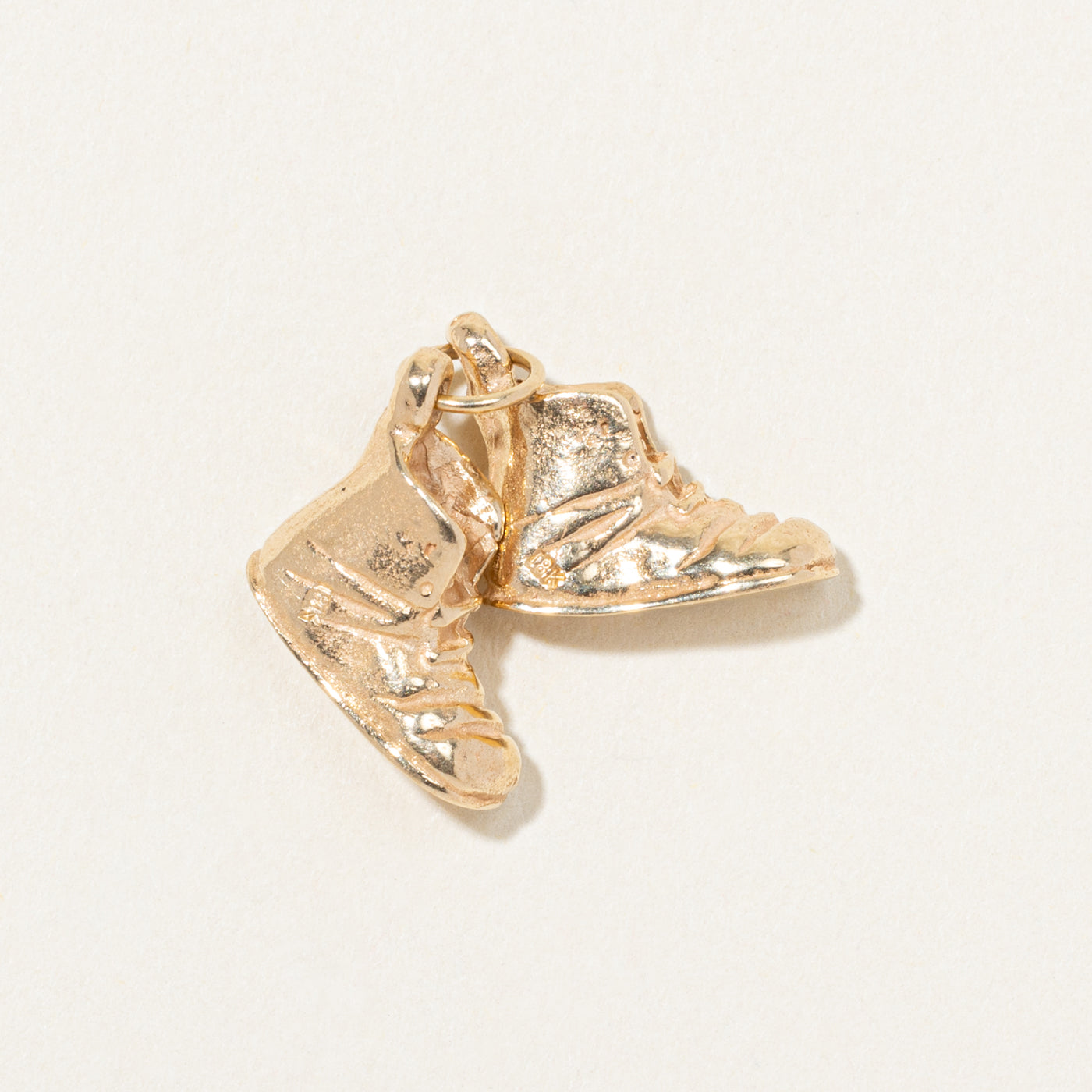 Breloque paire de chaussures en or jaune 17 carats