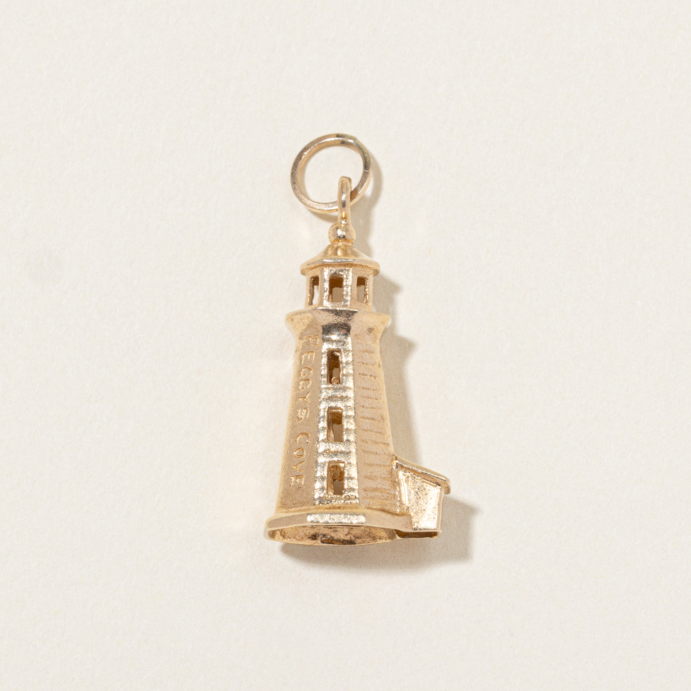 Breloque phare de Peggy's Cove en or jaune 10 carats