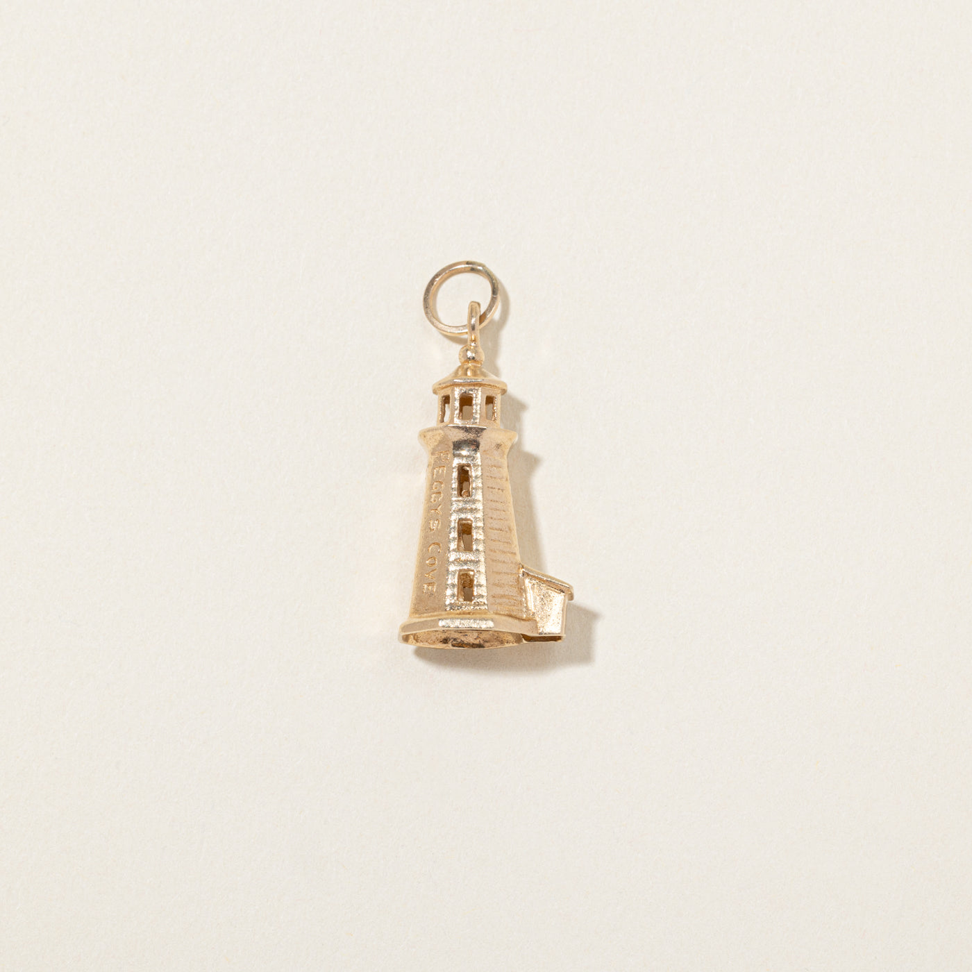 Breloque phare de Peggy's Cove en or jaune 10 carats