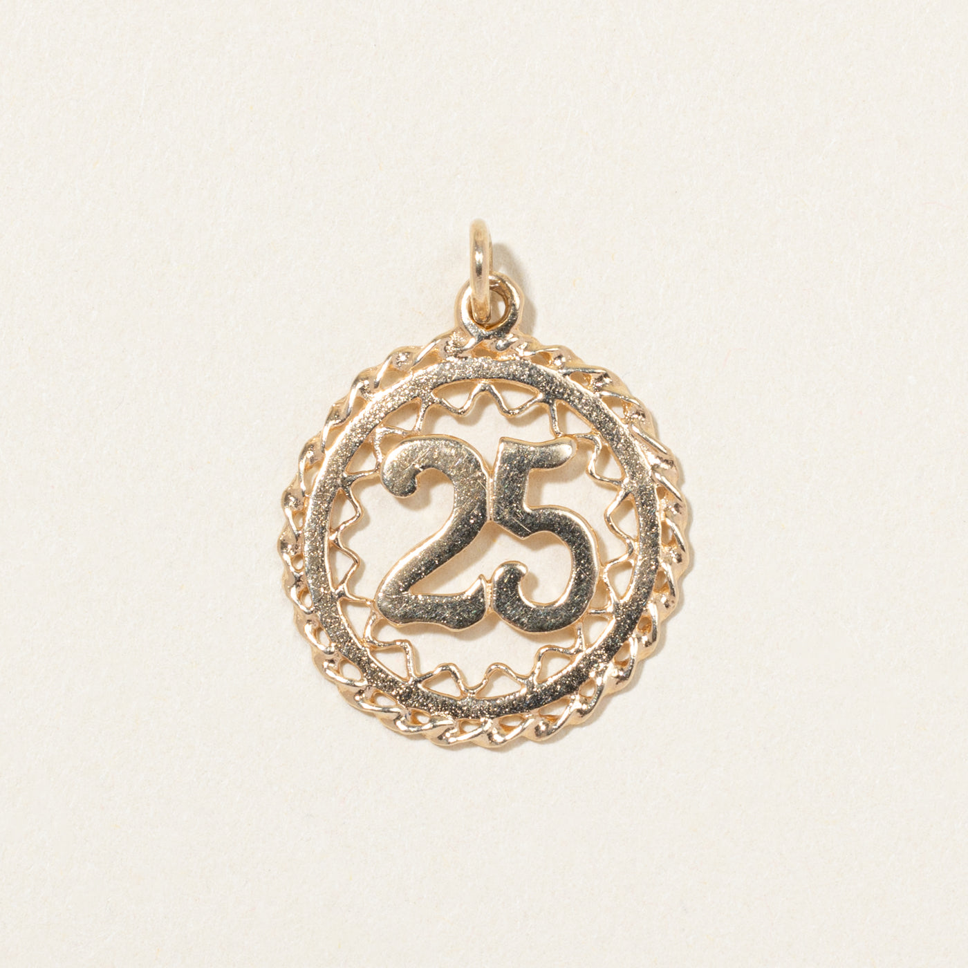 Breloque « 25 » en or jaune 10 carats