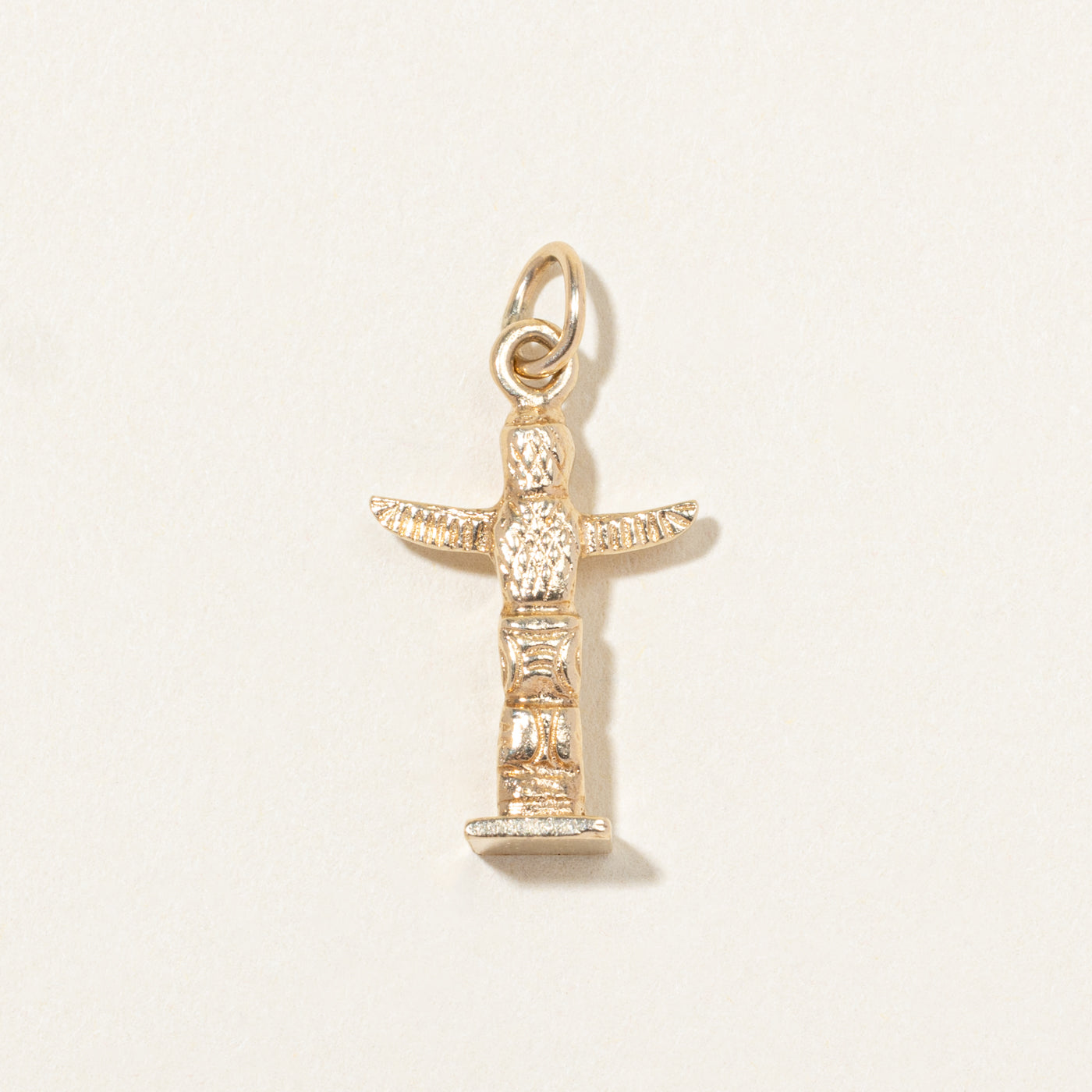 Breloque totem en or jaune 10 carats