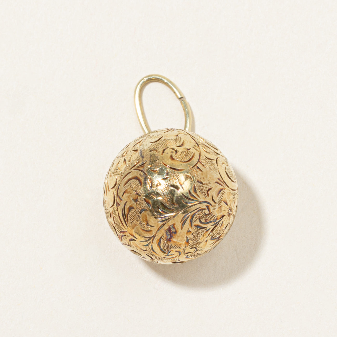 Breloque boule en or jaune 14 carats