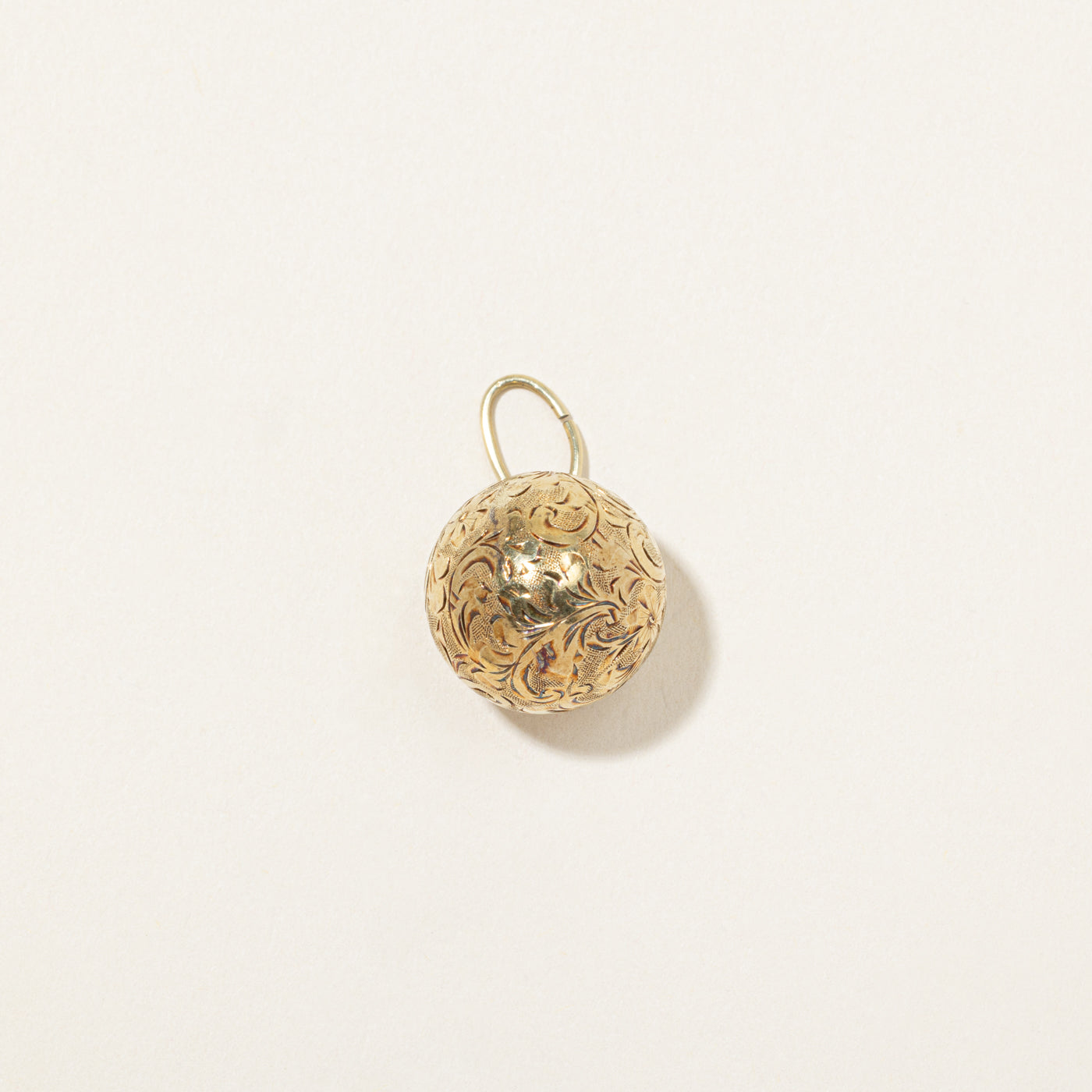 Breloque boule en or jaune 14 carats
