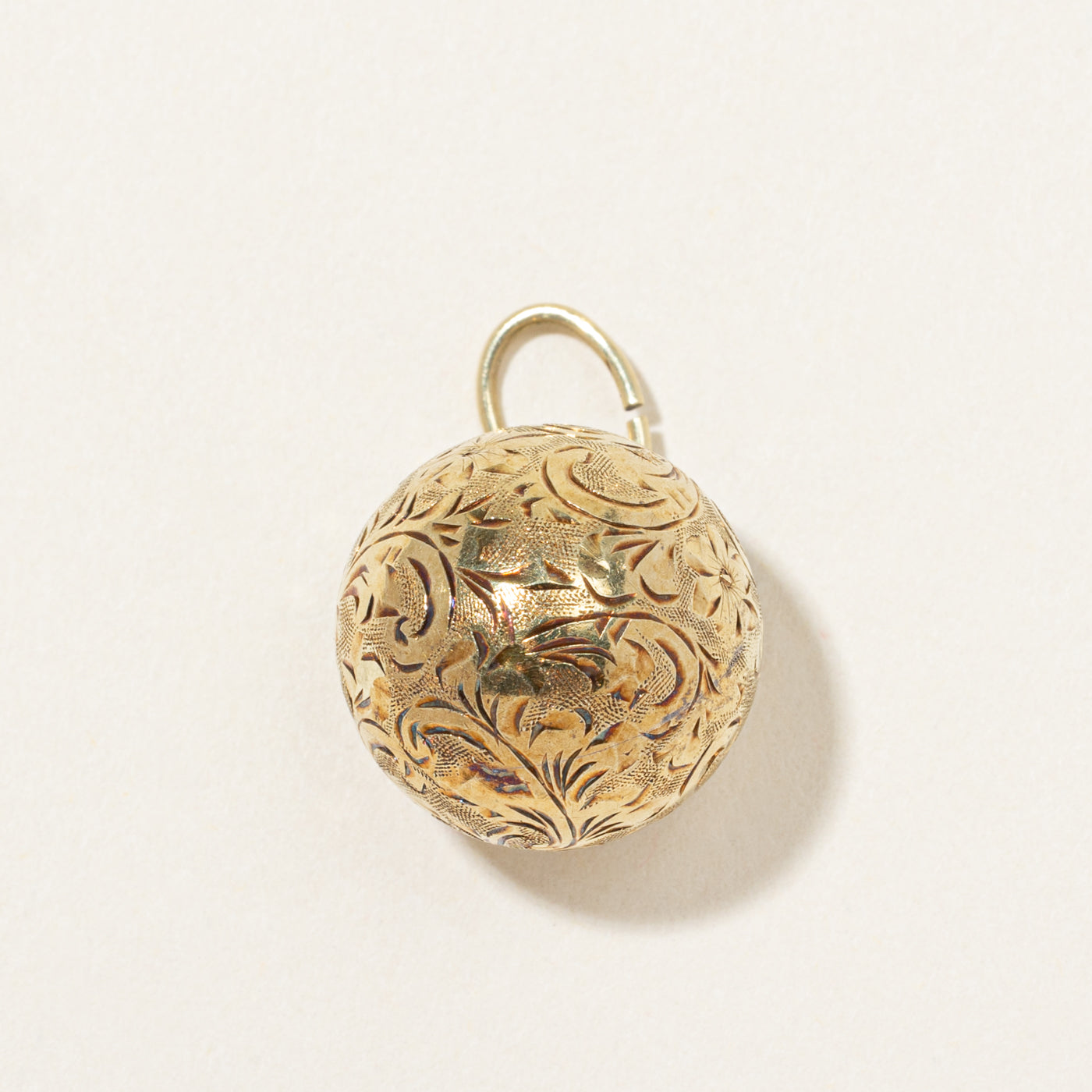 Breloque boule en or jaune 14 carats