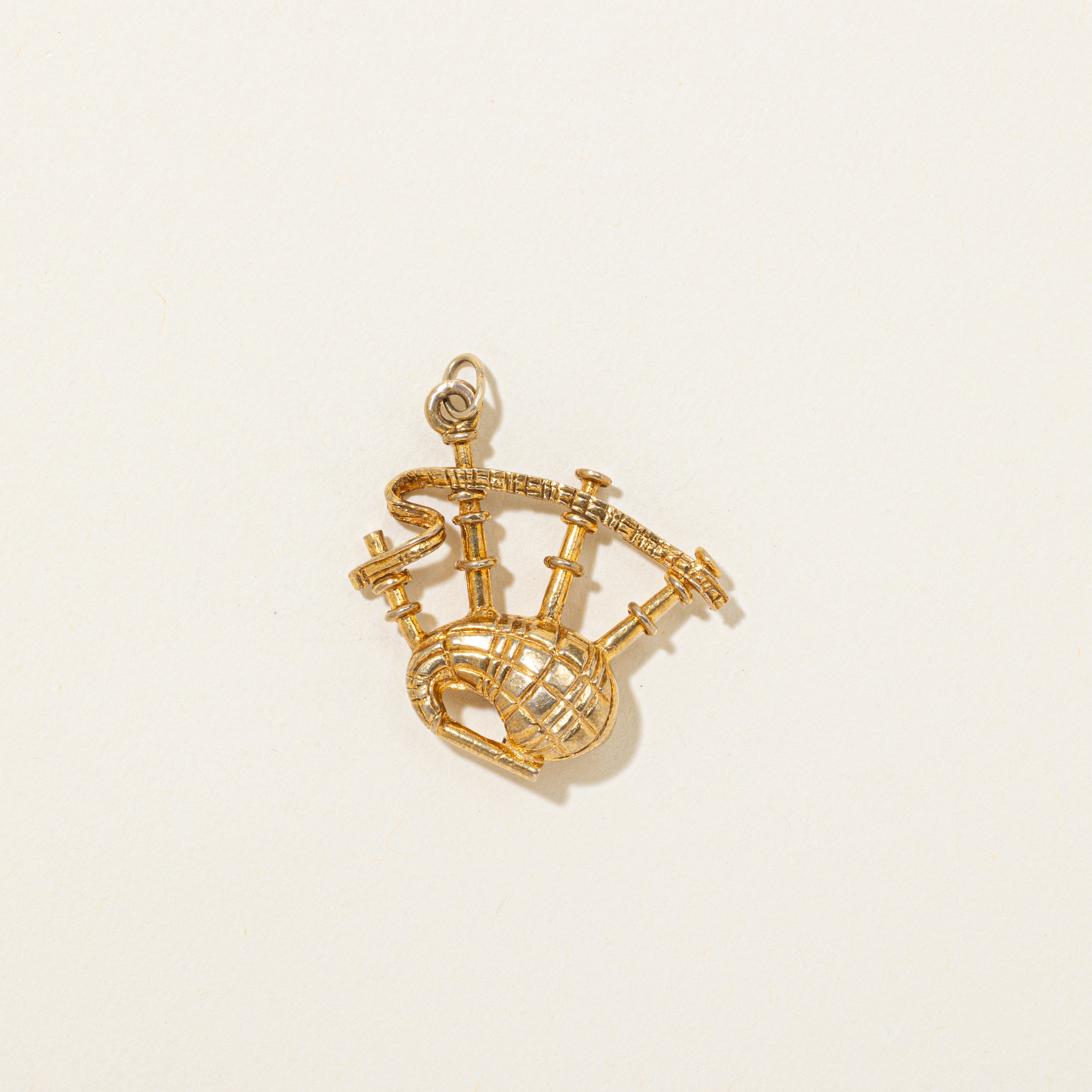 1967 Edinburgh 10k Yellow Gold Bagpipe Charm