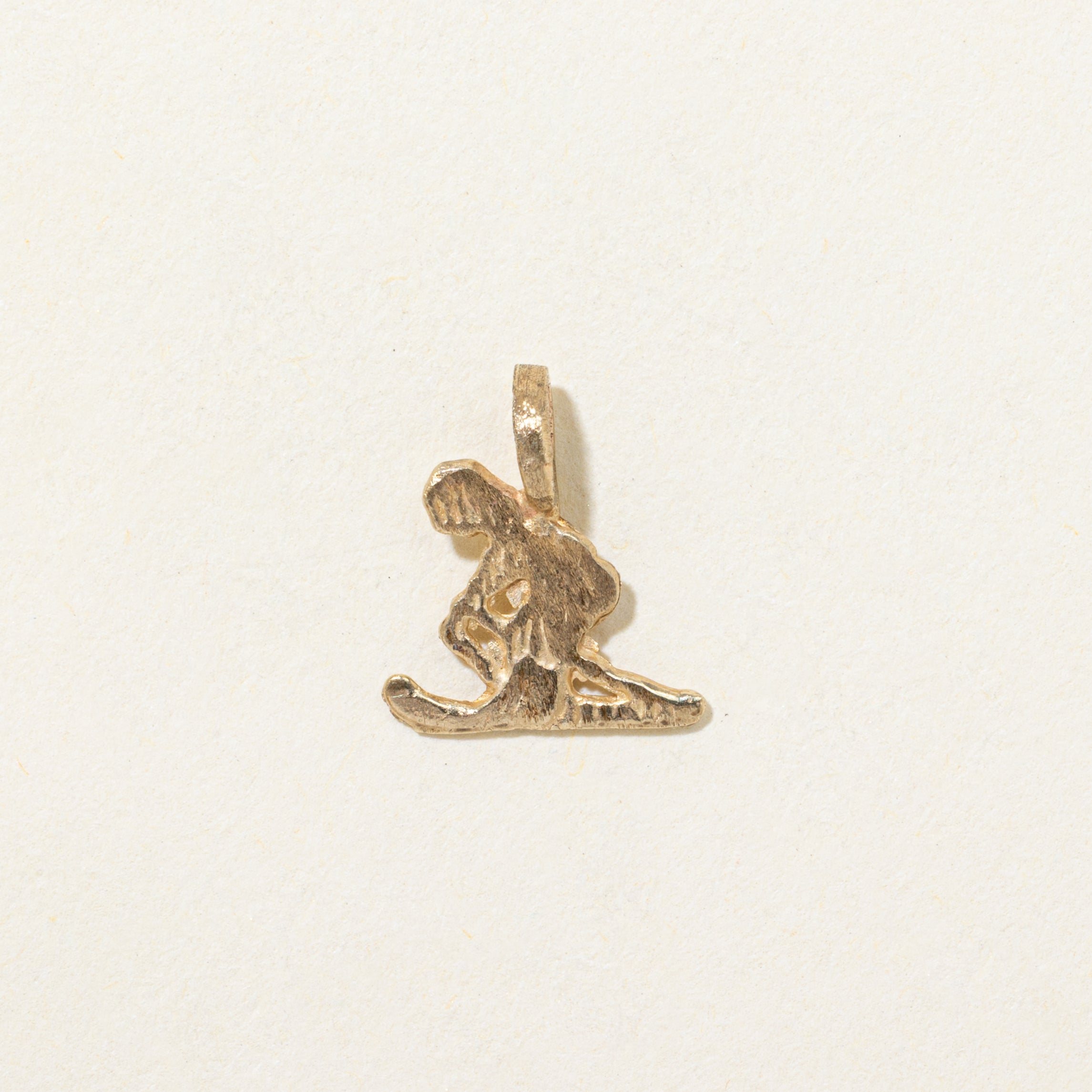 Pendentif skieur en or jaune 10 carats
