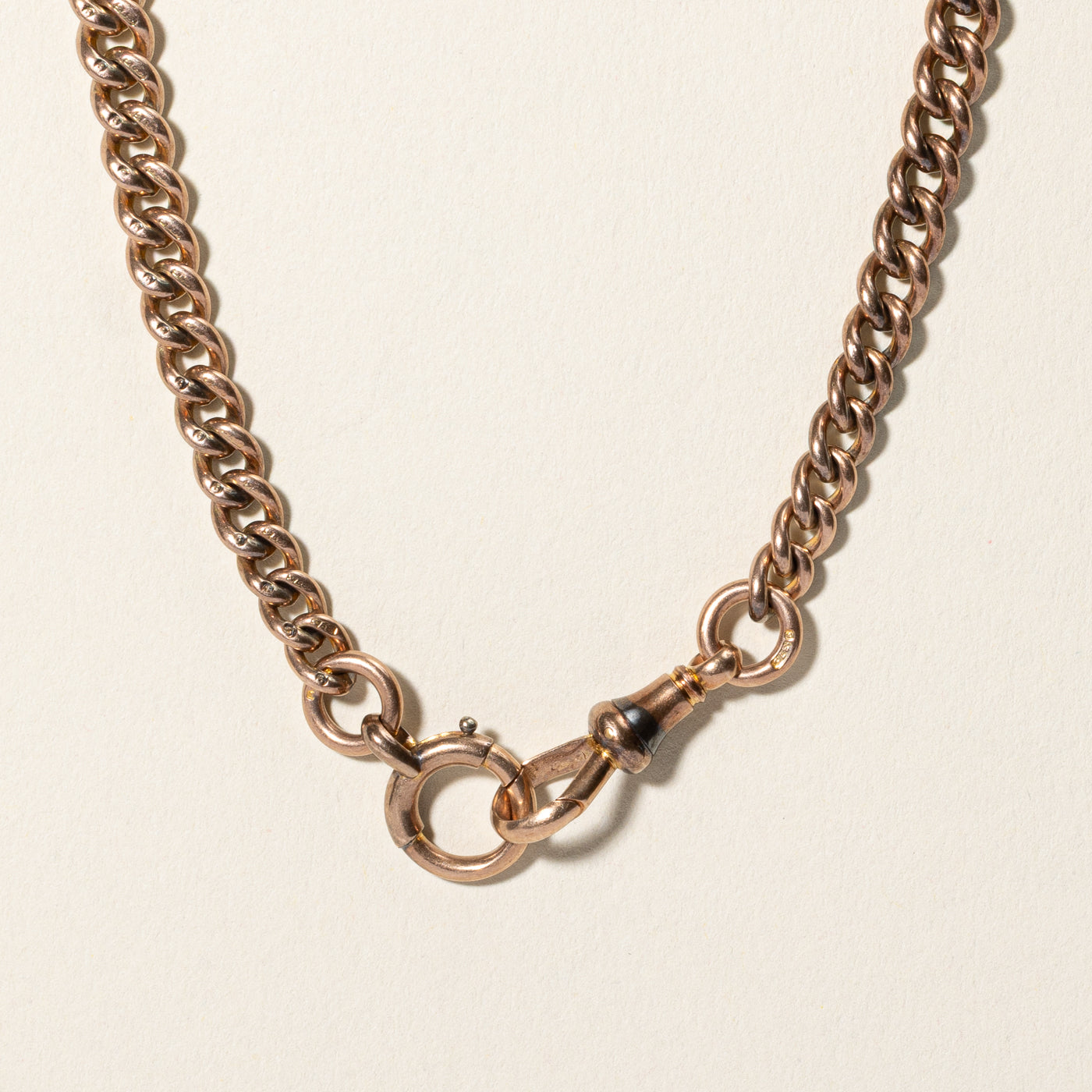 Chaîne de montre Chester 1908 en or rose 9 carats, maillons gourmette, barre en T | 39,4 cm