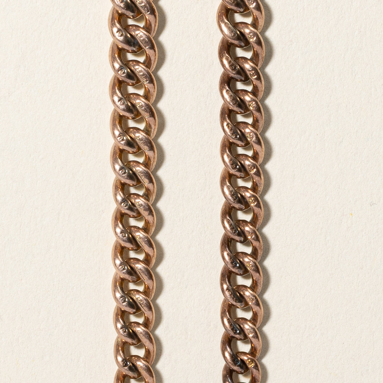 Chaîne de montre Chester 1908 en or rose 9 carats, maillons gourmette, barre en T | 39,4 cm