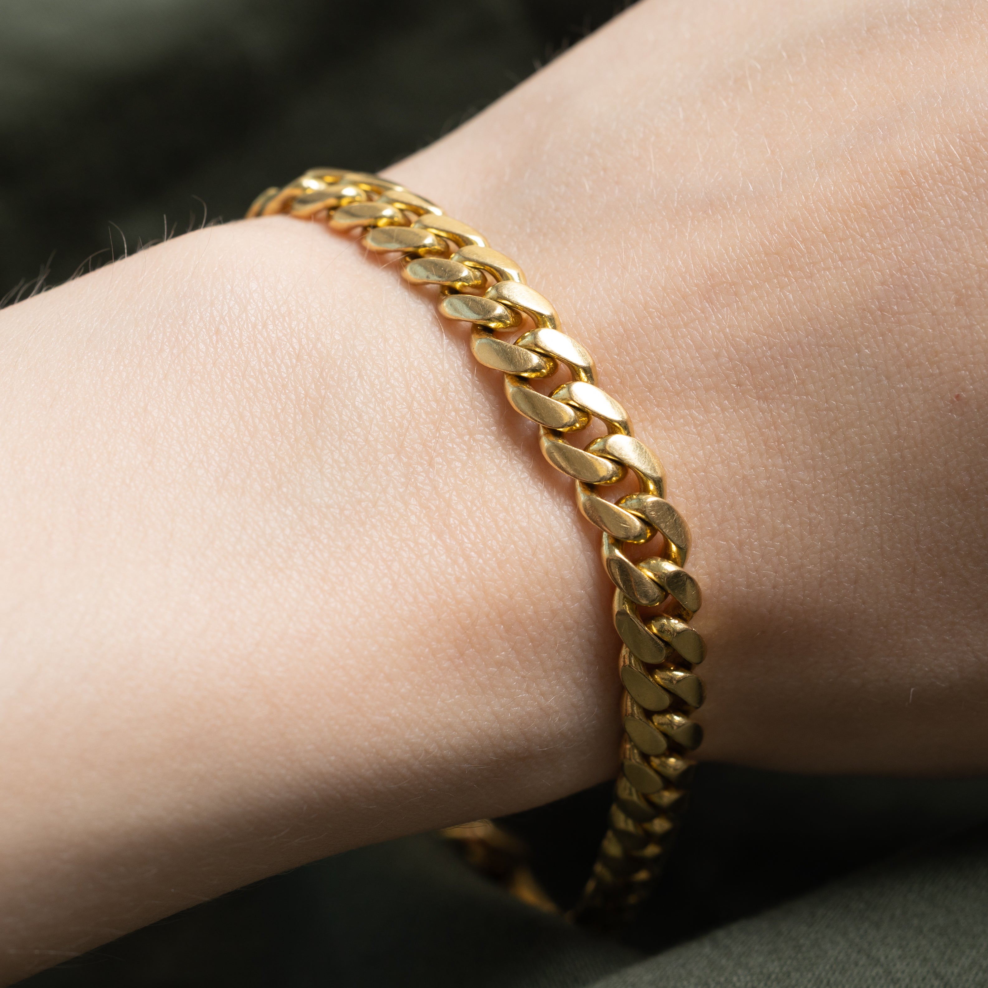 18k Yellow Gold Curb Link Bracelet | 8.5"