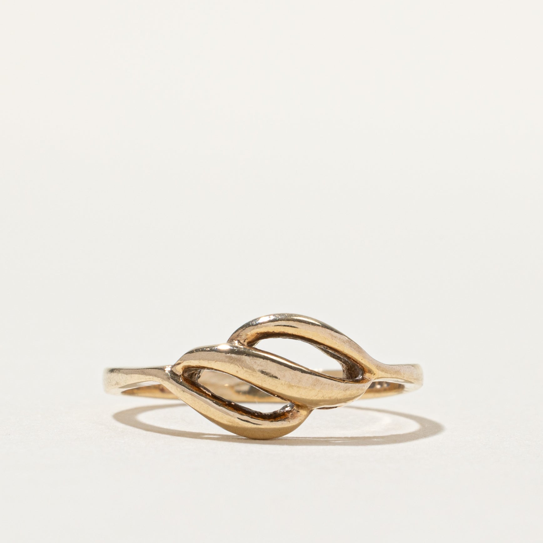 Bague Bypass en or jaune 9 carats, Londres, 1985 | Taille 4,75