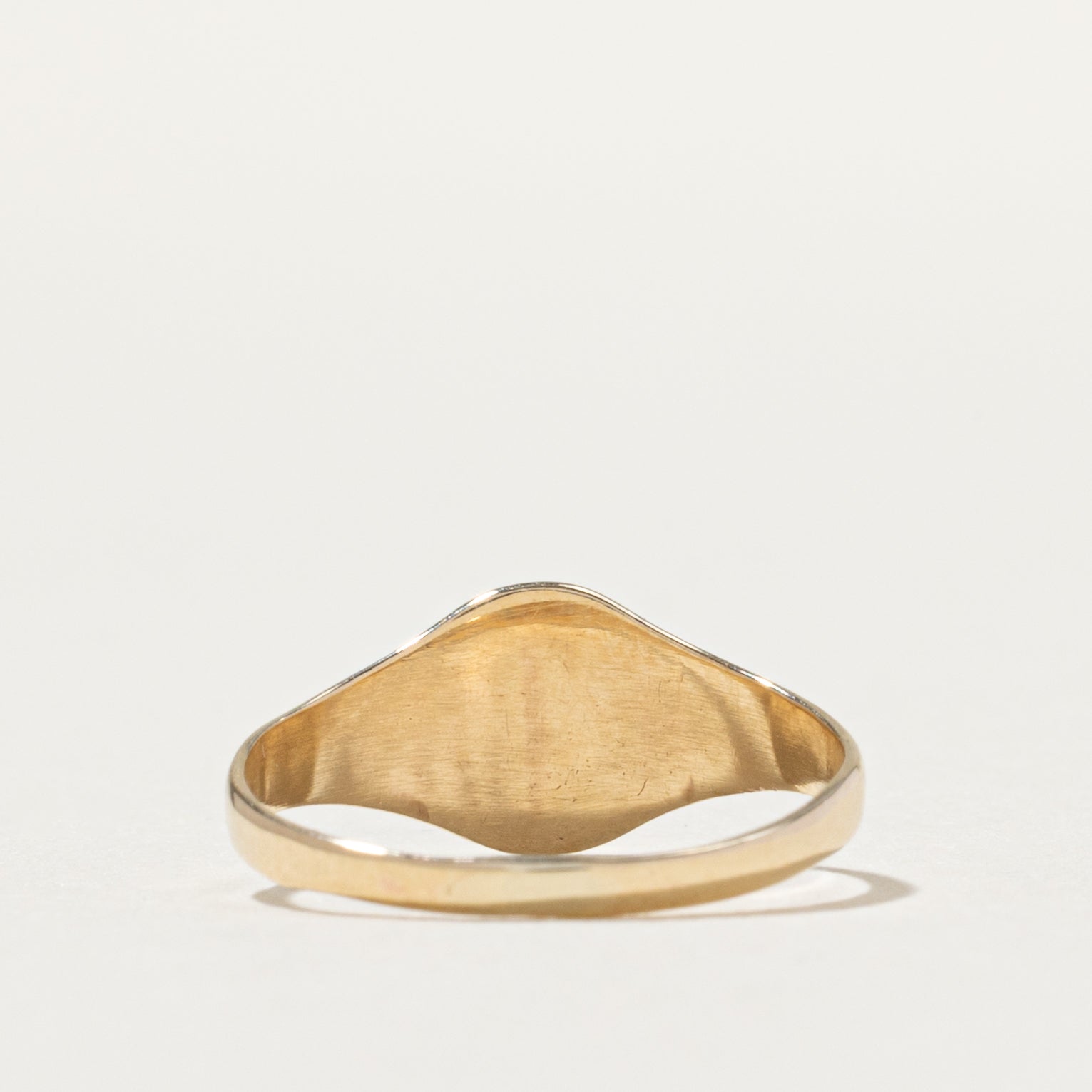 Bague chevalière en or jaune 9 carats à volutes | Taille 2,5