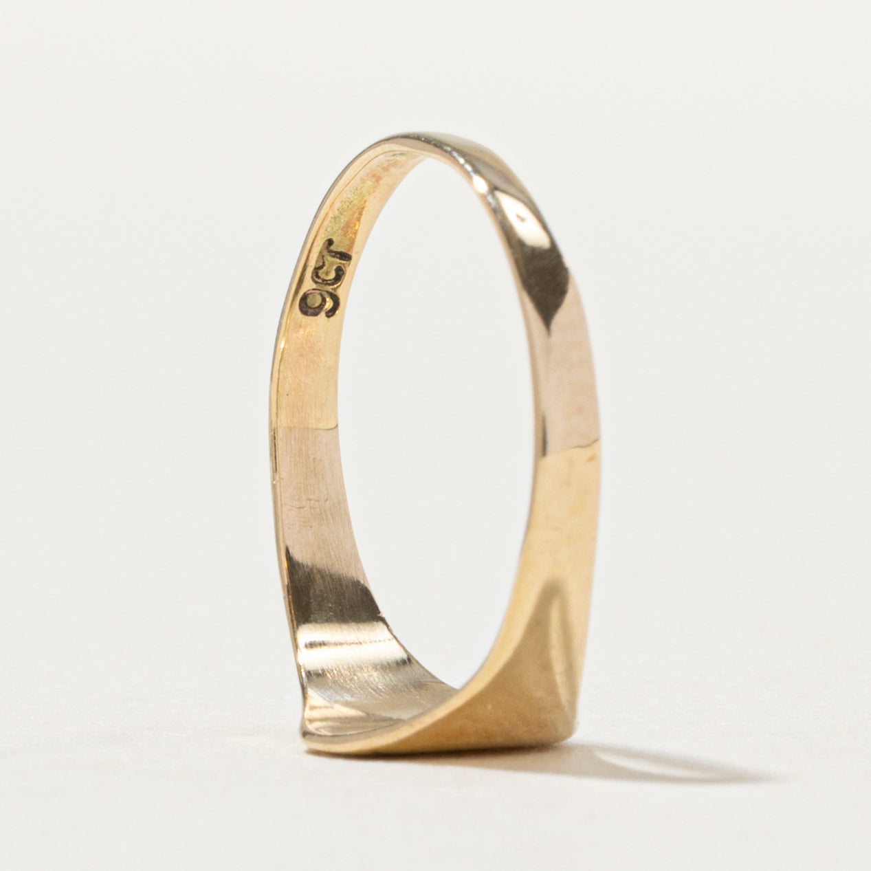 Bague chevalière en or jaune 9 carats à volutes | Taille 2,5