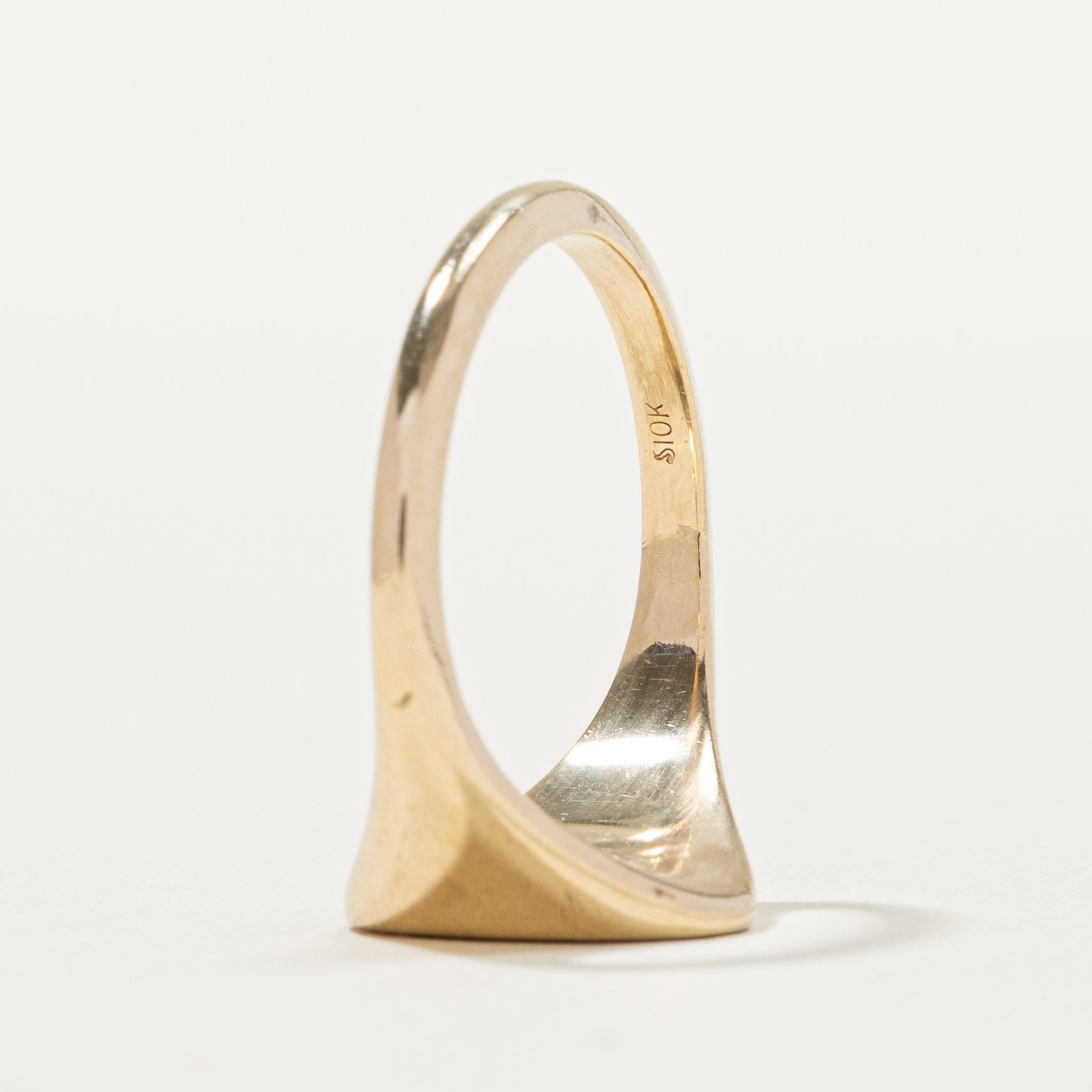 10k Yellow Gold Plain Signet Ring | SZ 5.75