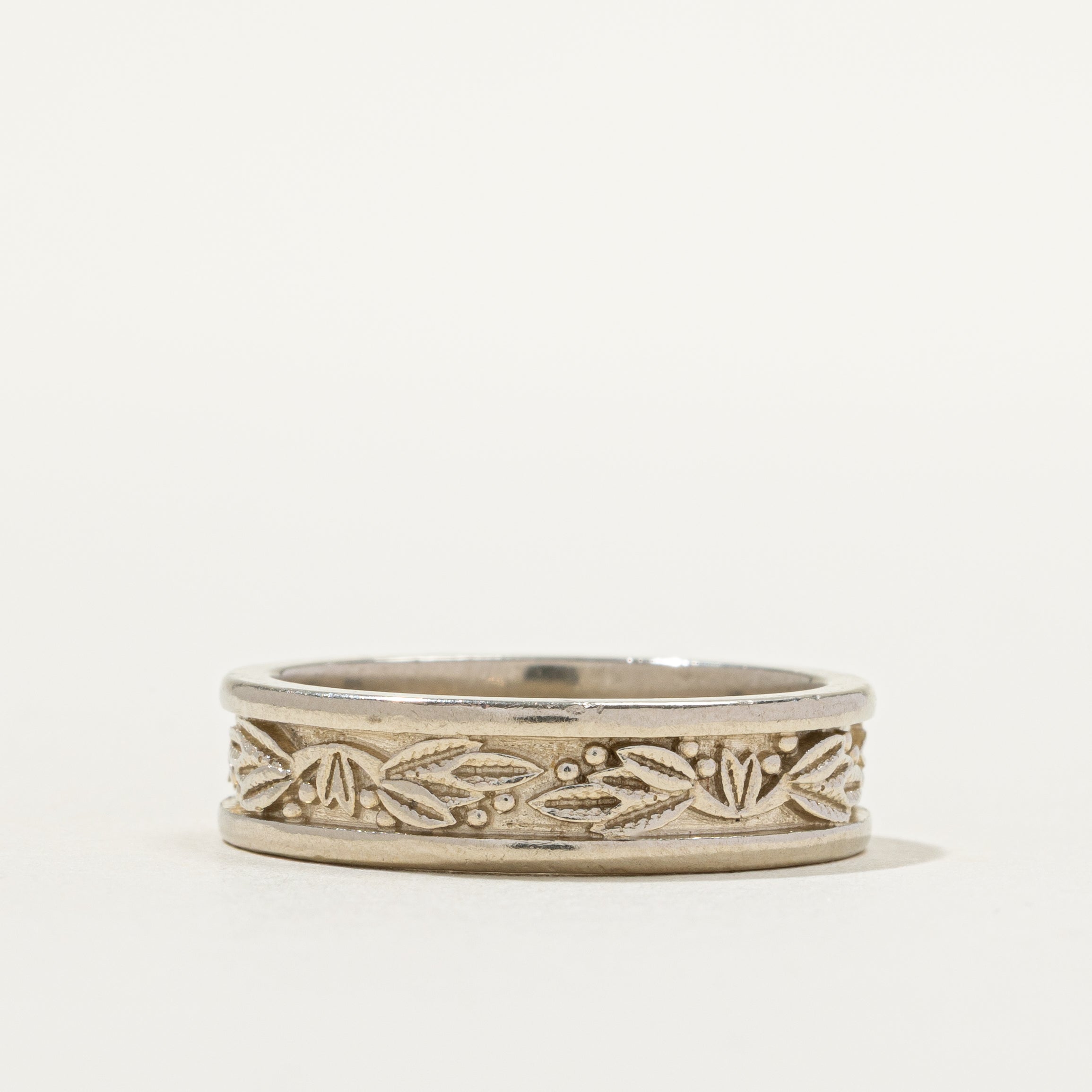 14k White Gold Leaf Embossed Band | 6.16mm | SZ 10