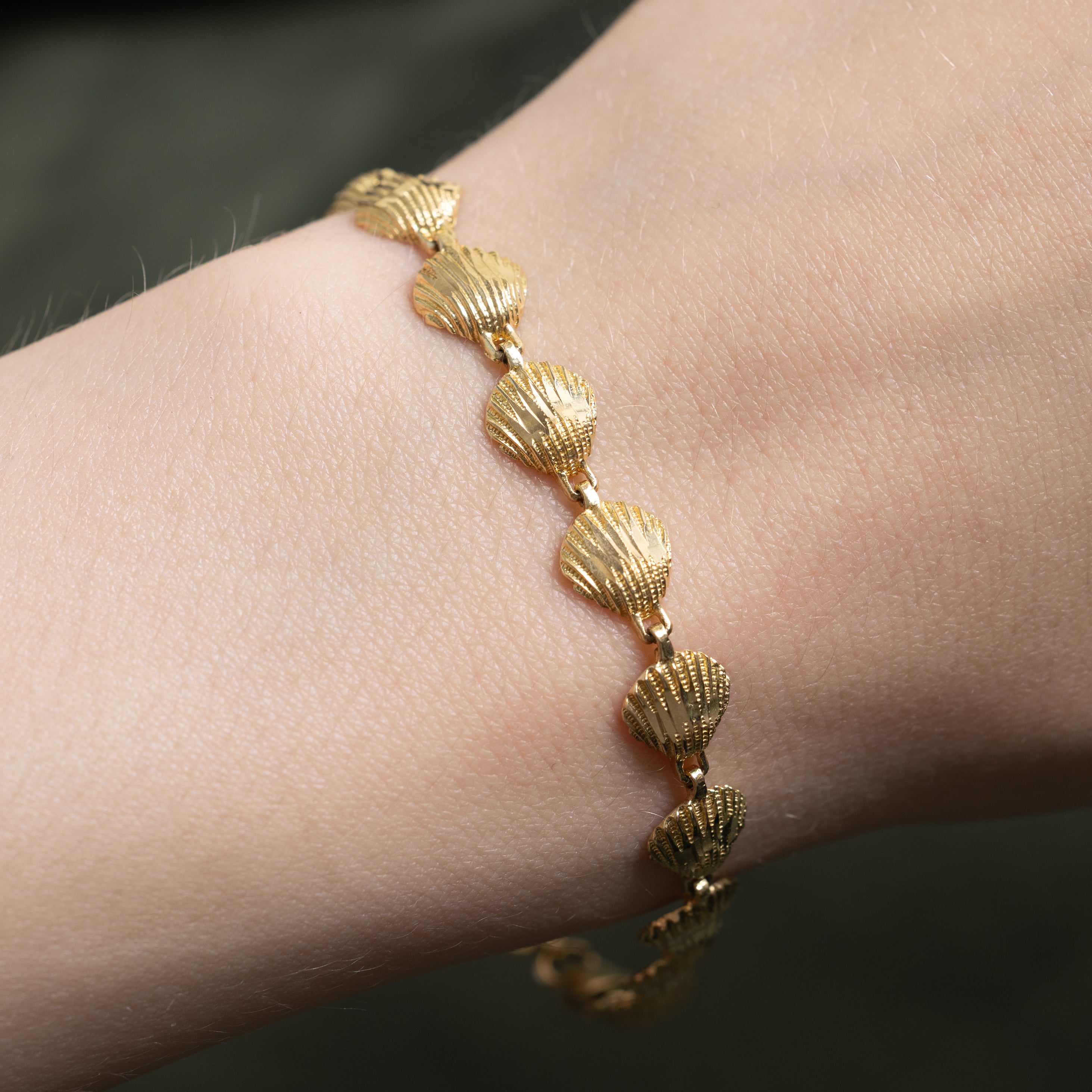 14k Yellow Gold Sea Shell Bracelet | 7.5"