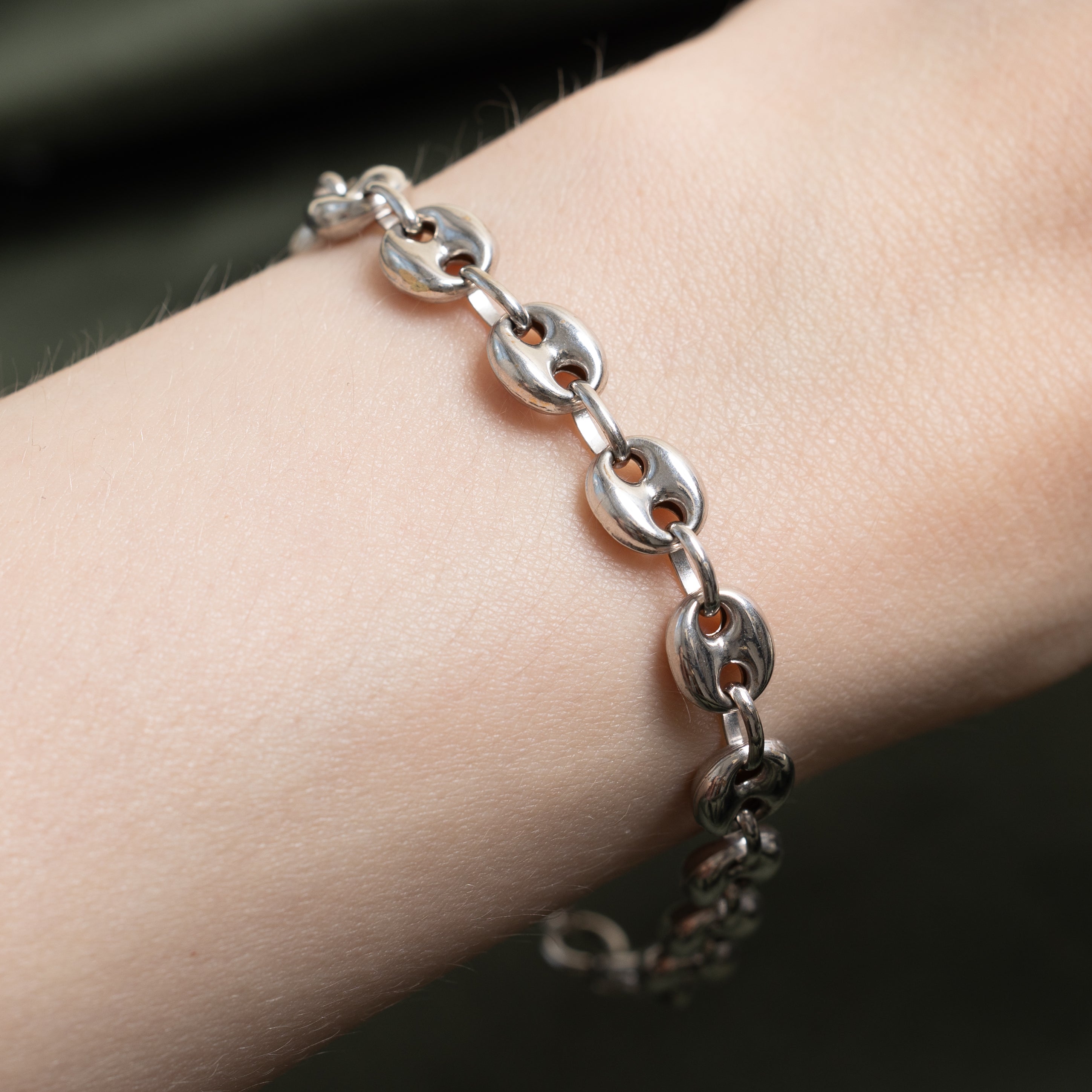18k White Gold Puffed Anchor Chain Bracelet | 7"