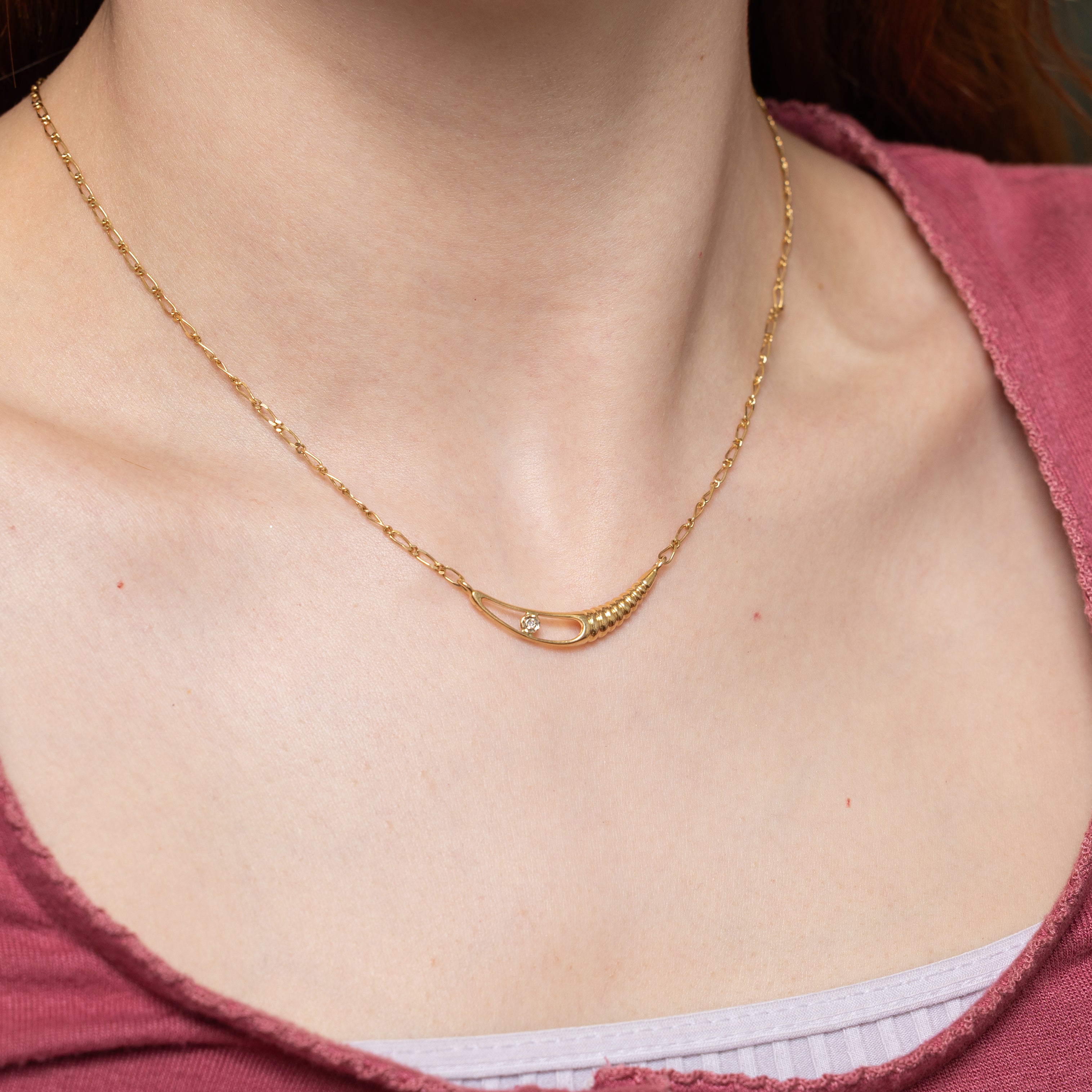 18k Floating Diamond Grooved Pendant Necklace | 0.005ct | 16"