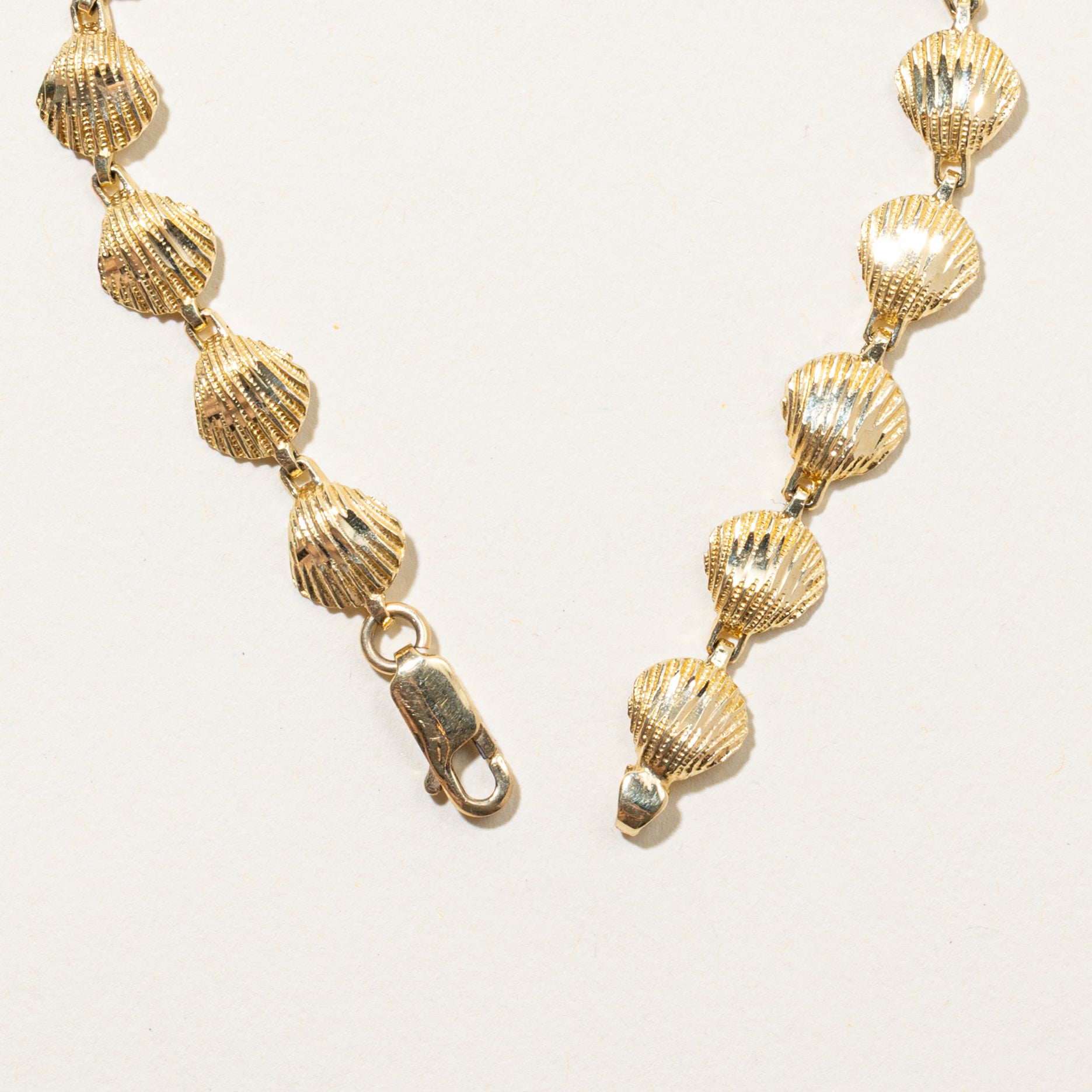 14k Yellow Gold Sea Shell Bracelet | 7.5"