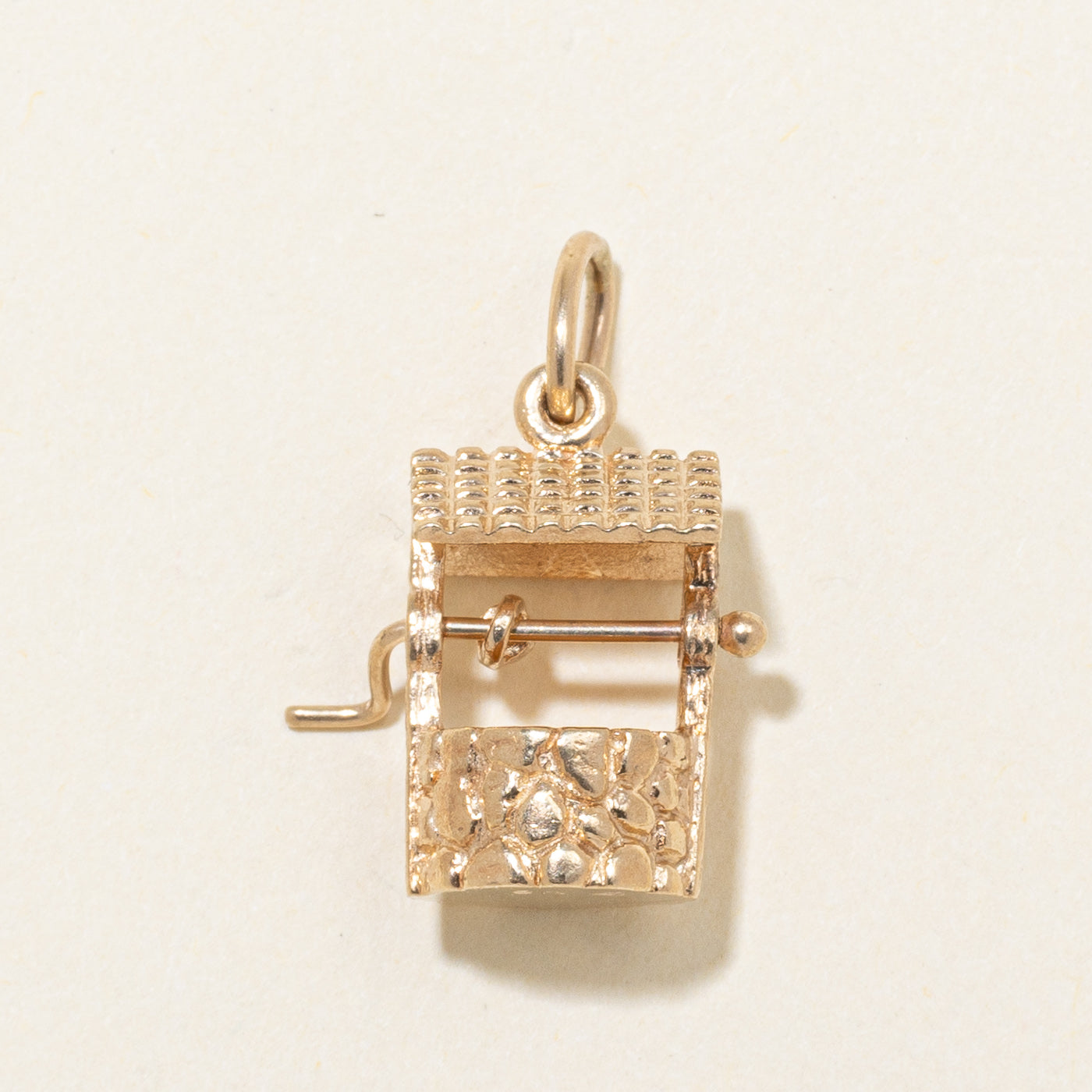 Breloque puits à souhaits en or jaune 10 carats