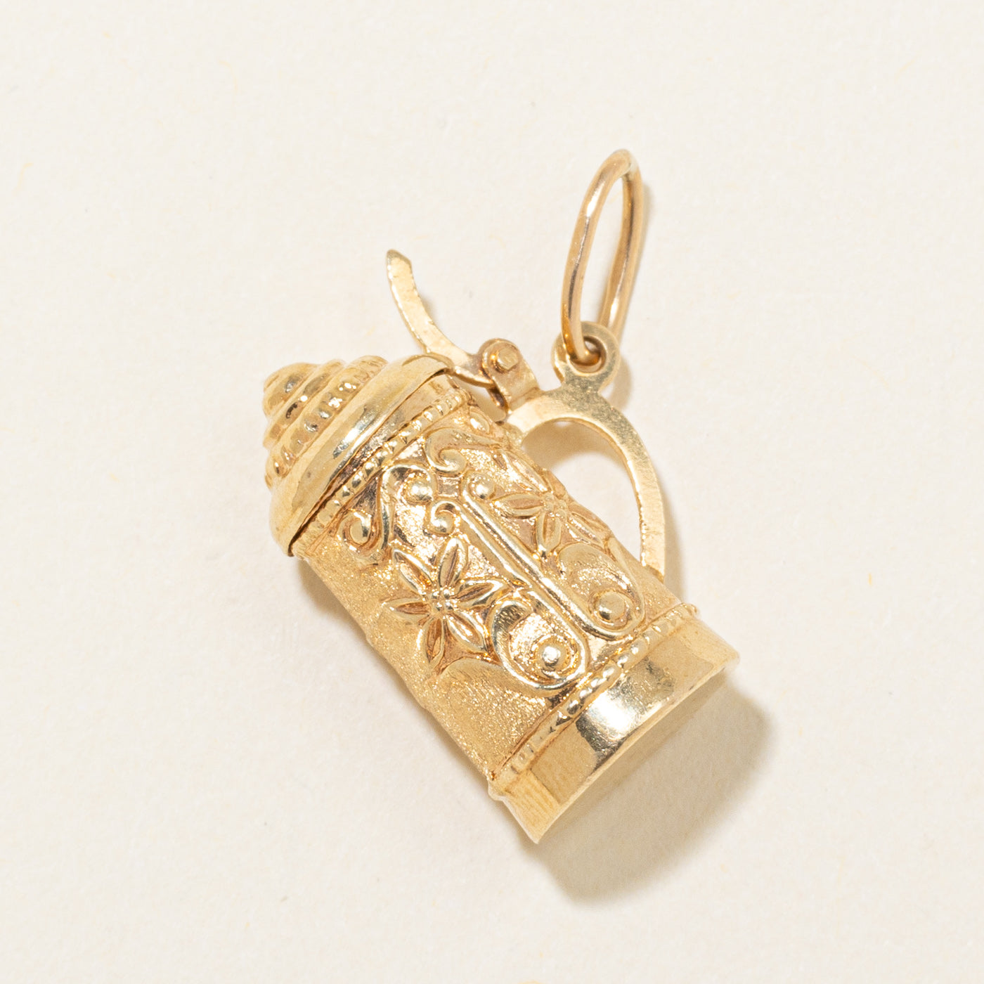 18k Yellow Gold Scrollwork Beer Stein Charm