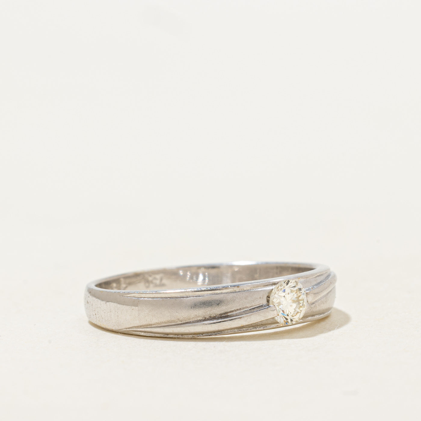 Solitaire Diamond Grooved Band Ring | 0.13ct | SZ 5.75