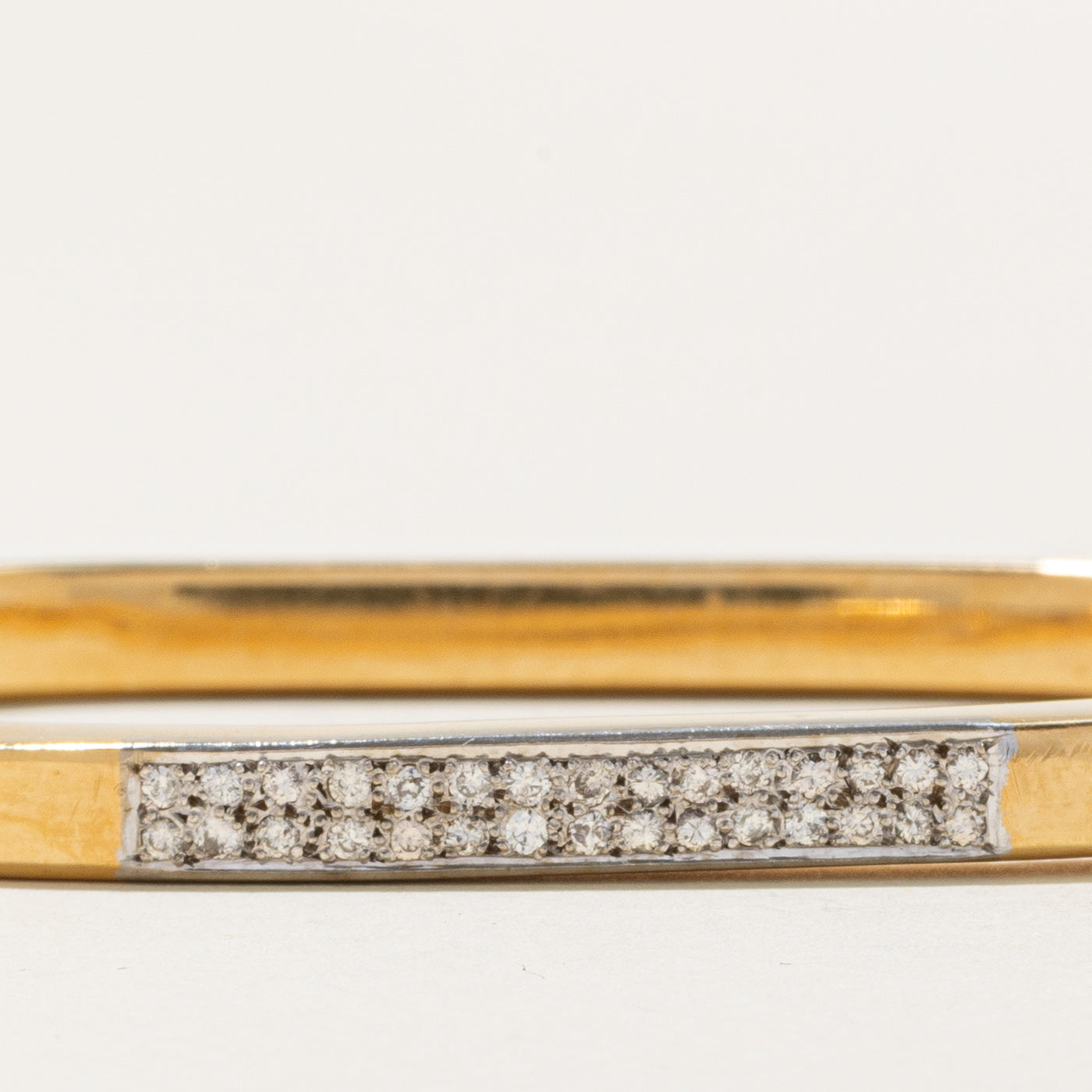 18k Rounded Square Shape Cluster Set Diamond Bangle | 0.20ctw | 7'' |