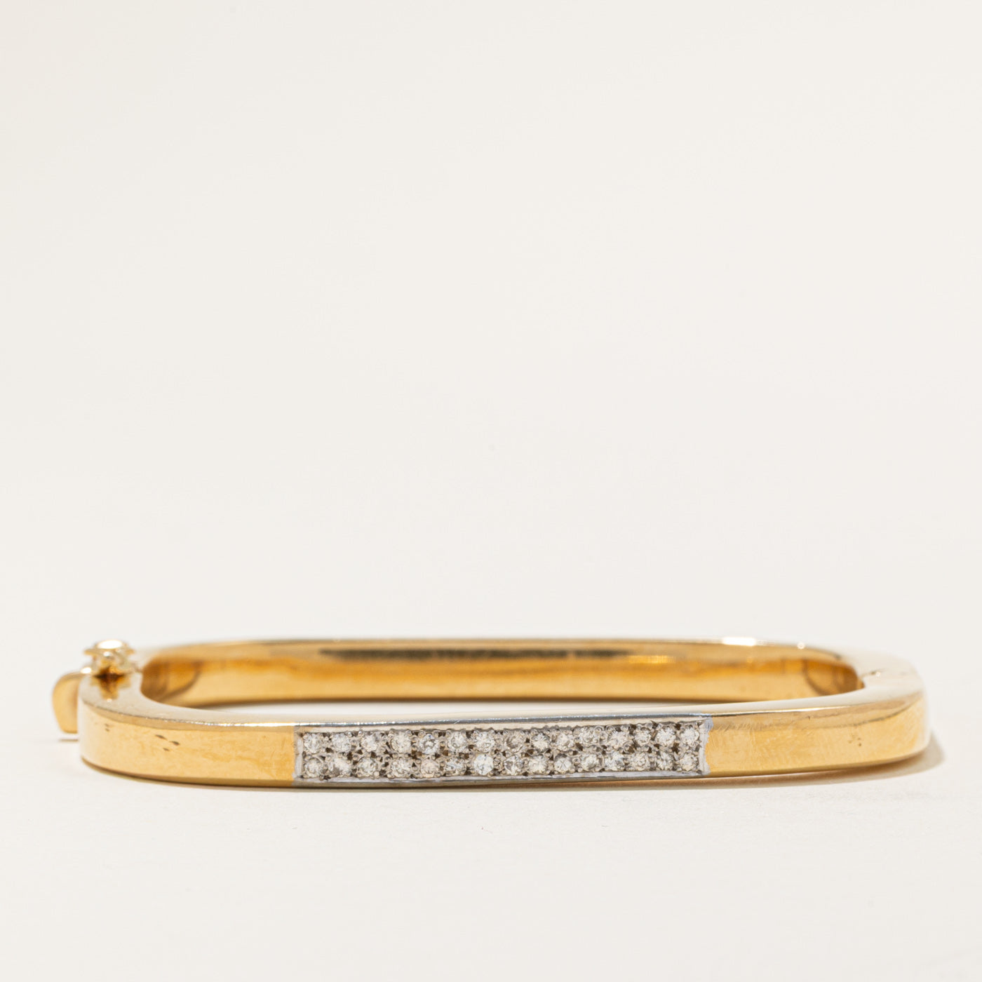 18k Rounded Square Shape Cluster Set Diamond Bangle | 0.20ctw | 7'' |