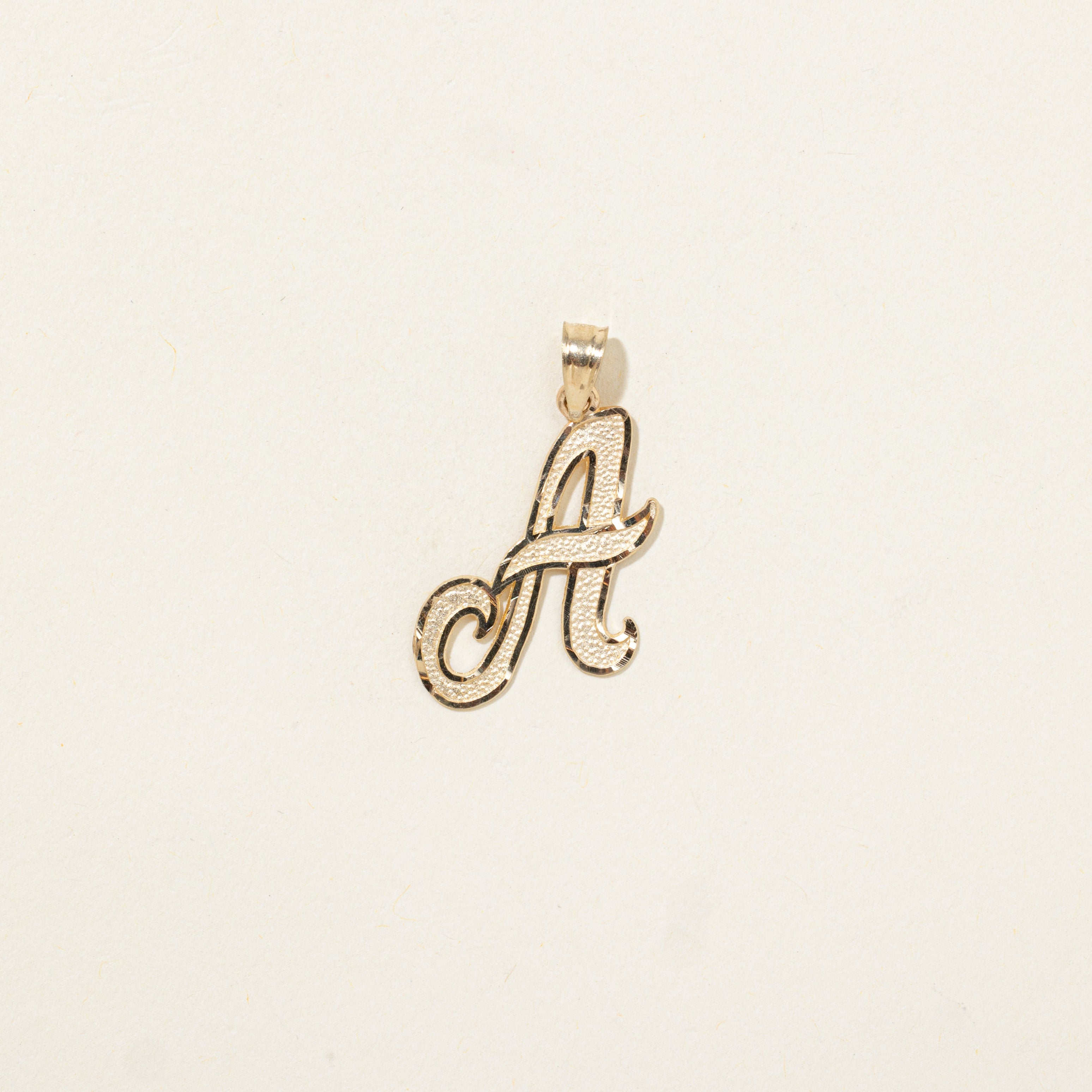 Pendentif initial « A » en or jaune 10 carats