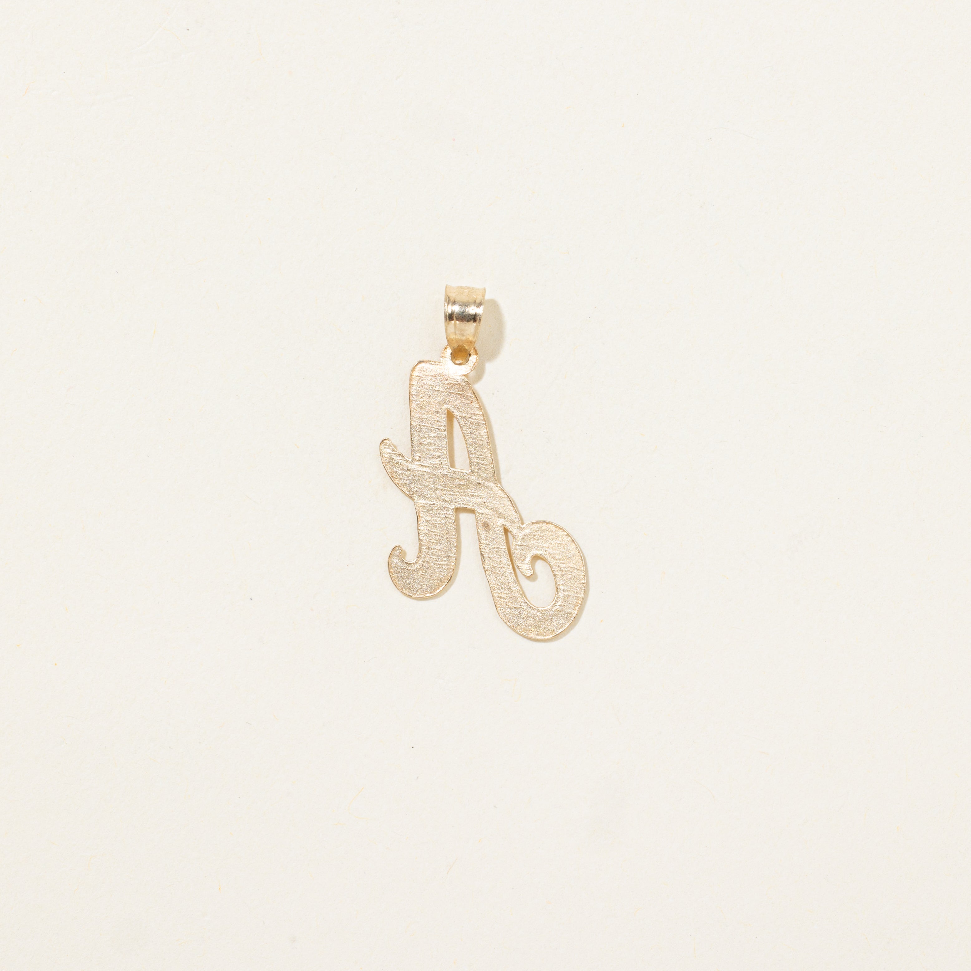 Pendentif initial « A » en or jaune 10 carats