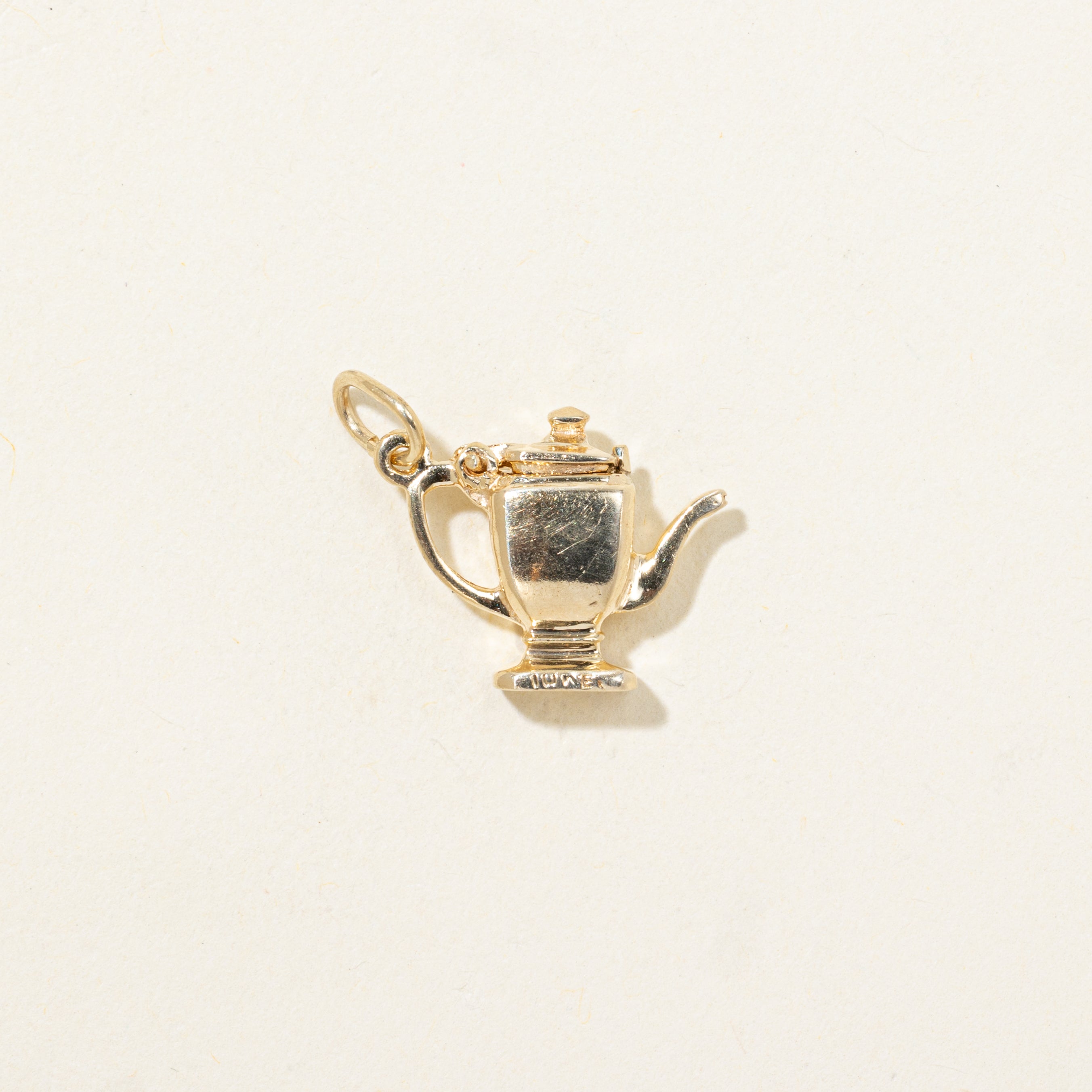 Breloque théière en or jaune 10 carats