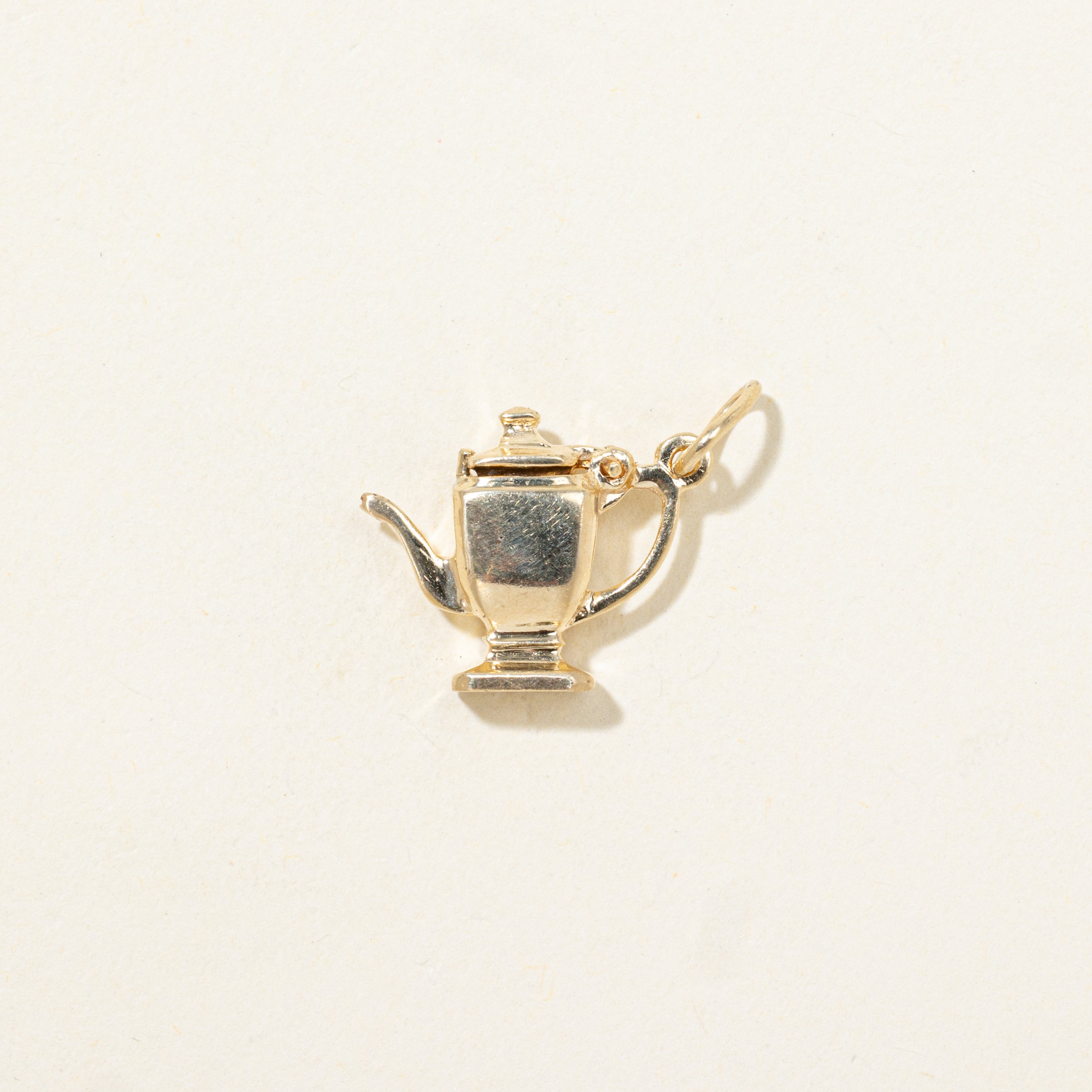 Breloque théière en or jaune 10 carats