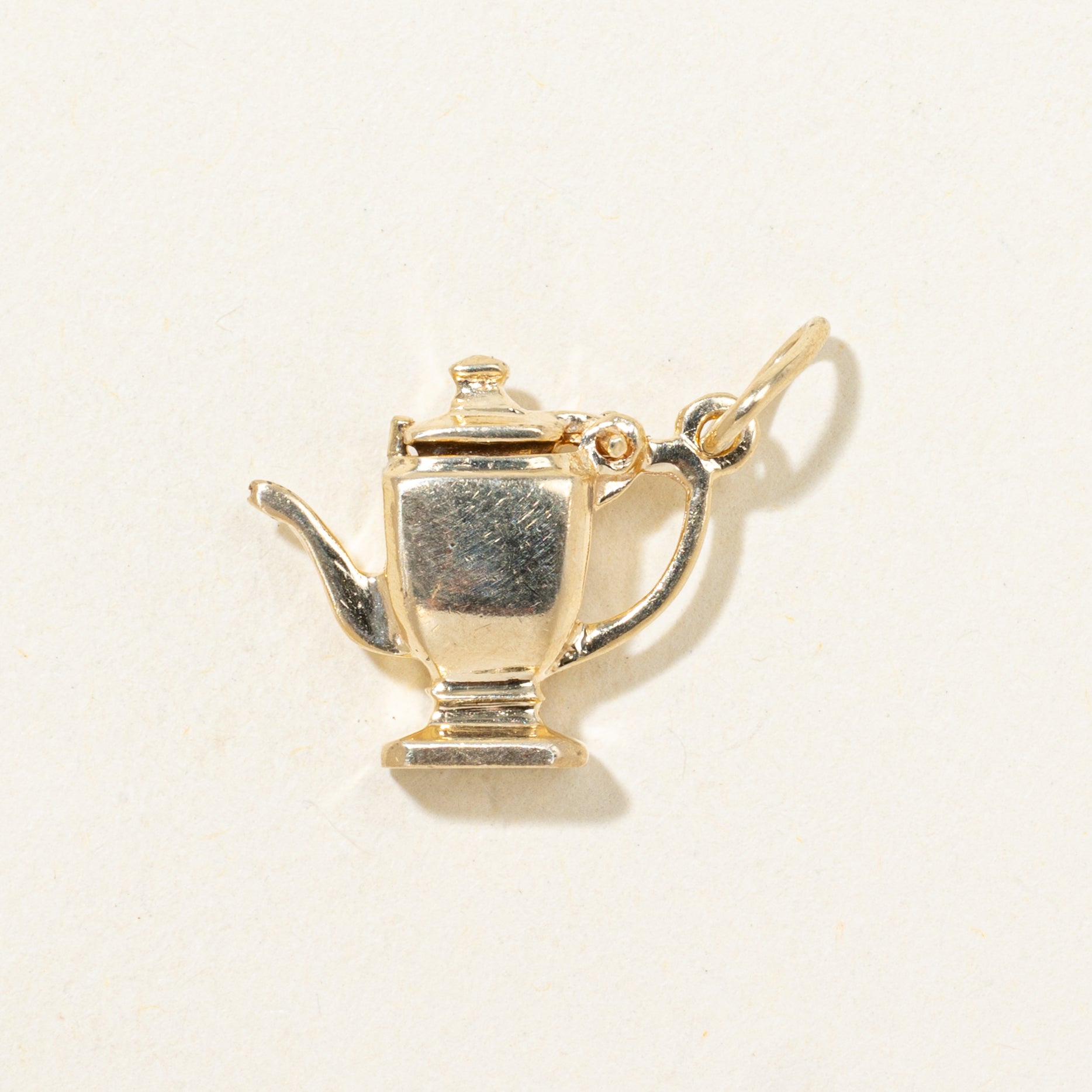 Breloque théière en or jaune 10 carats