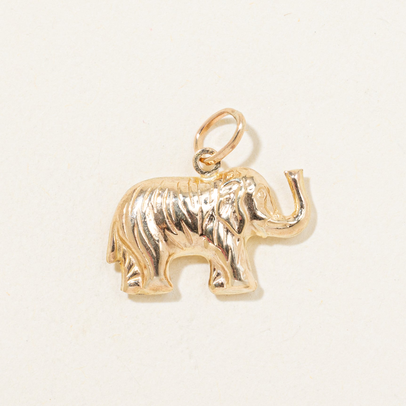 Breloque éléphant en or jaune 9 carats