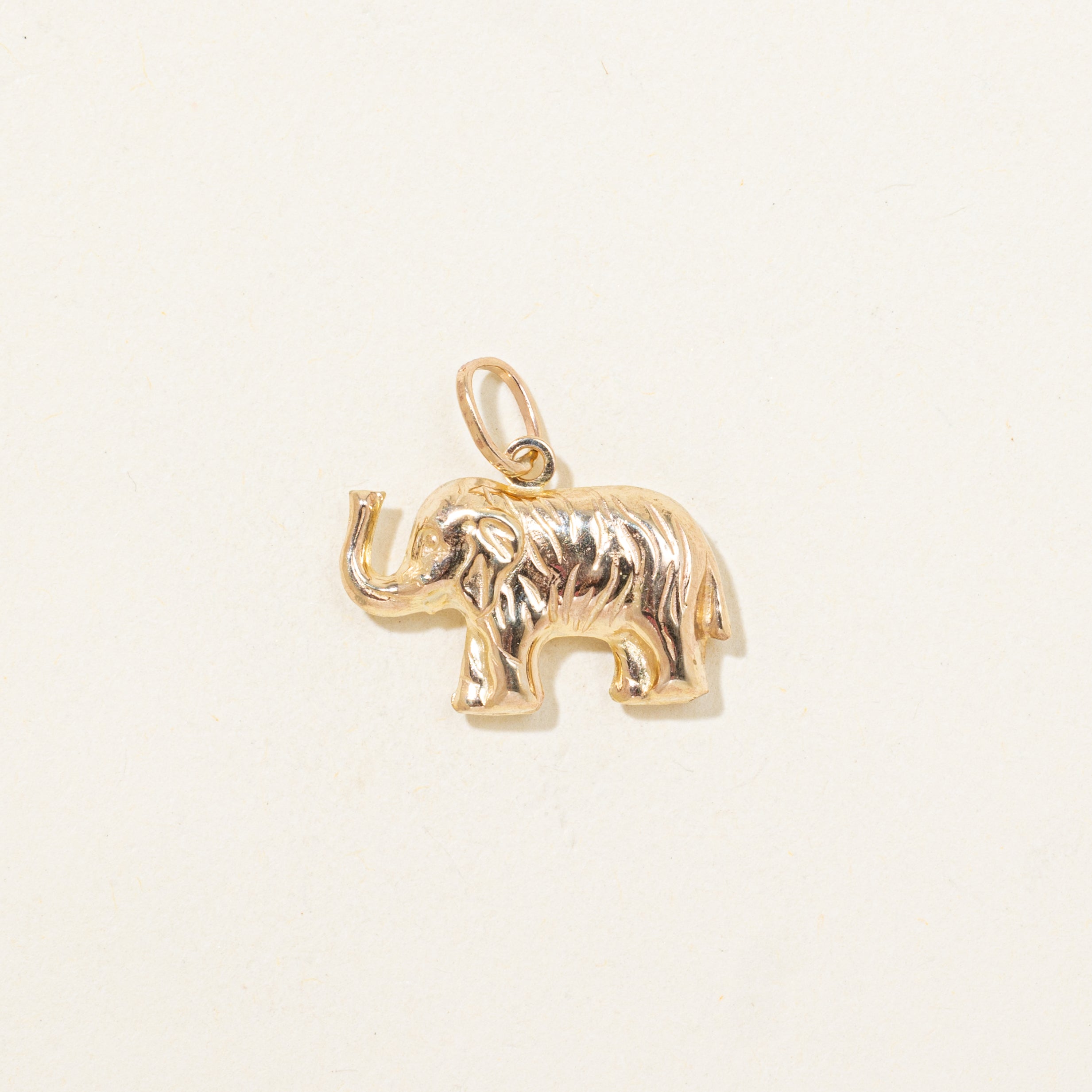 Breloque éléphant en or jaune 9 carats