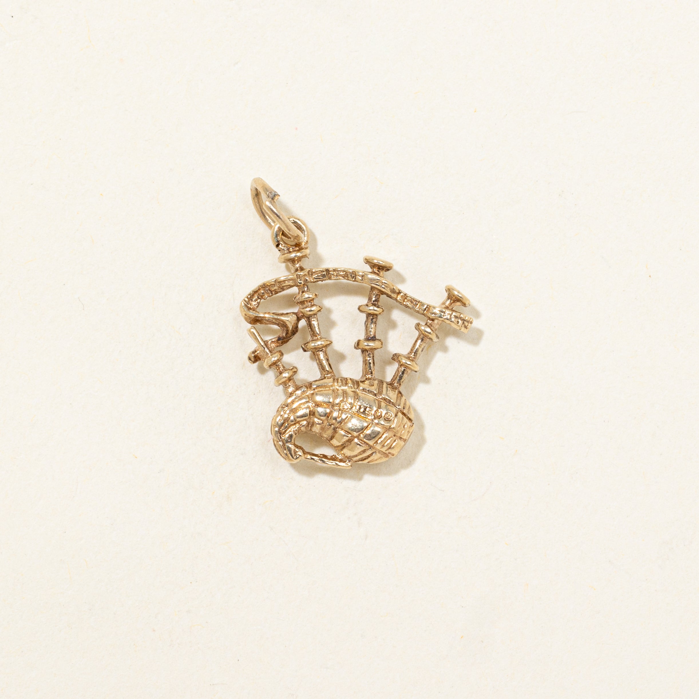 9k Yellow Gold Bagpipes Charm