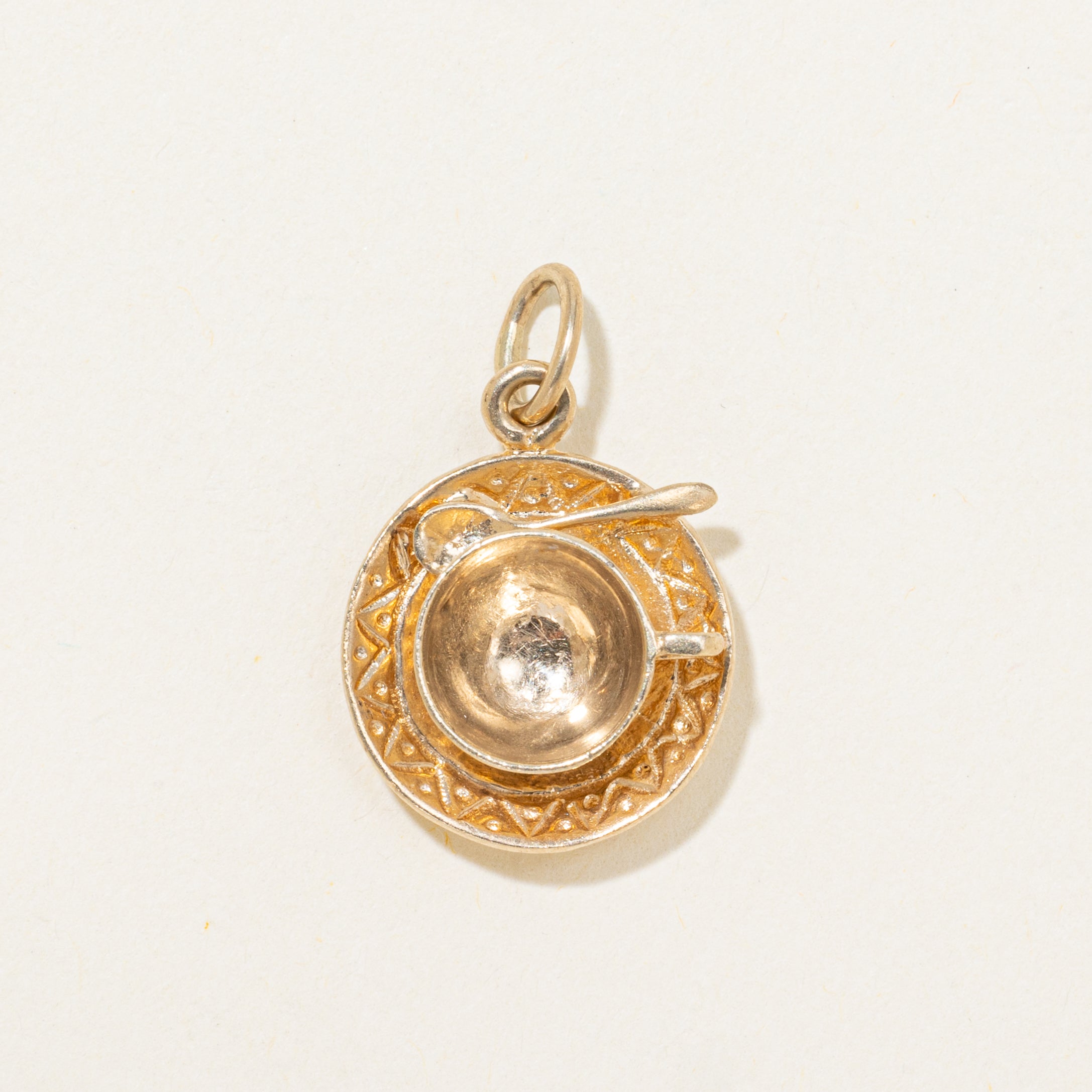 Breloque tasse à thé en or jaune 10 carats