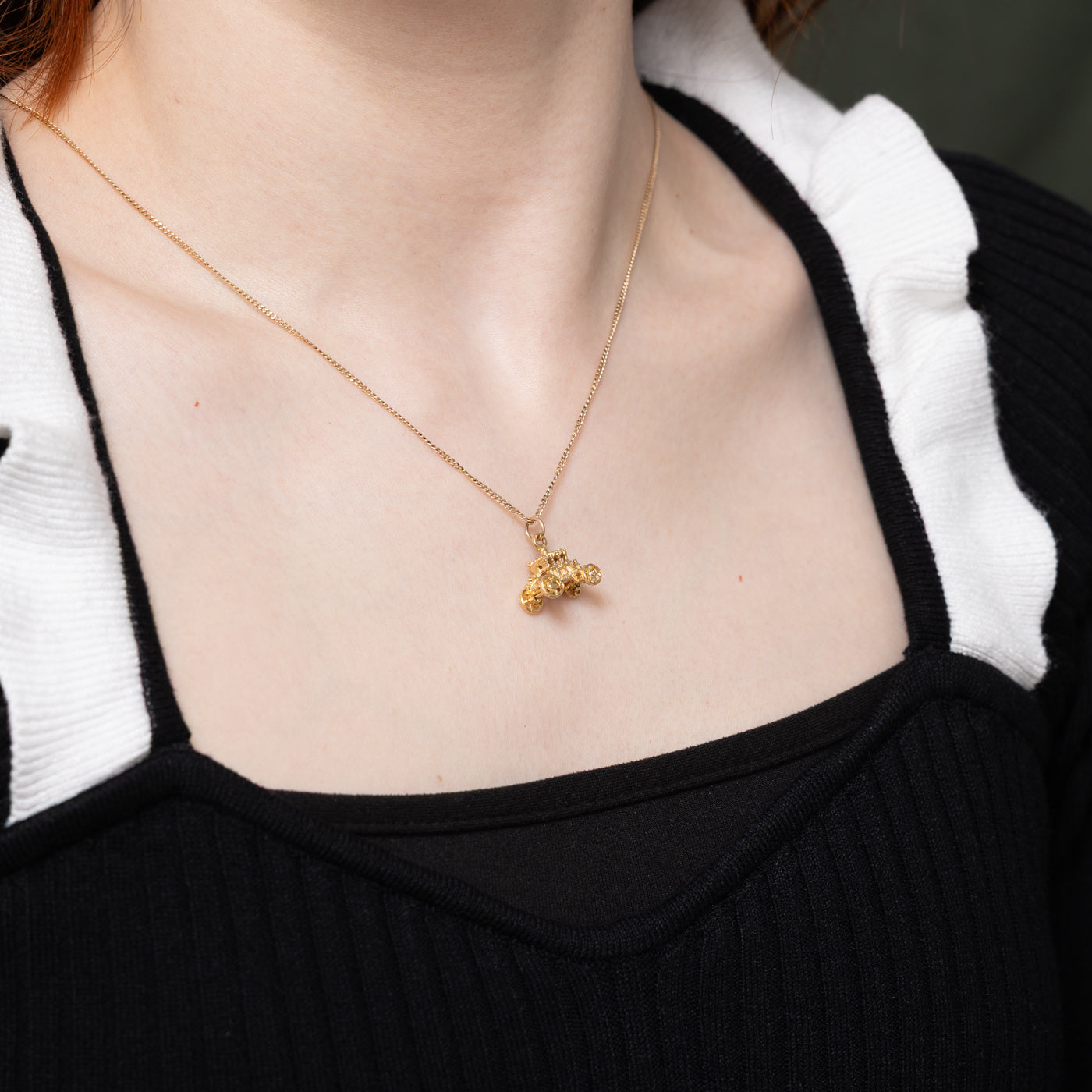 9k Yellow Gold Carriage Charm