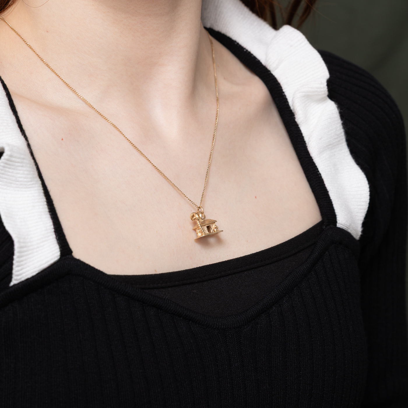 Breloque Palmier et Cabane Tropicale en Or 14K