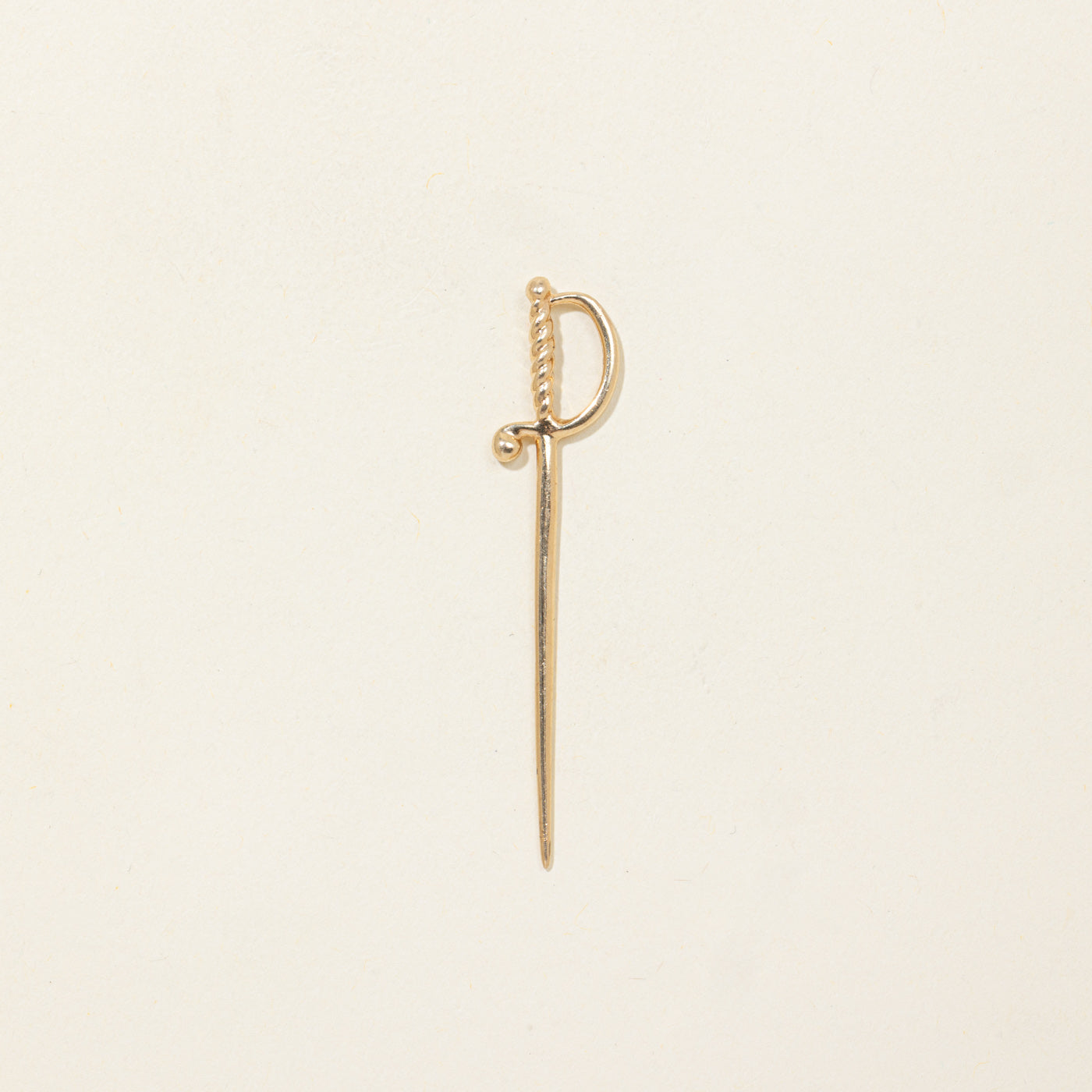 Broche épée en or jaune 10 carats