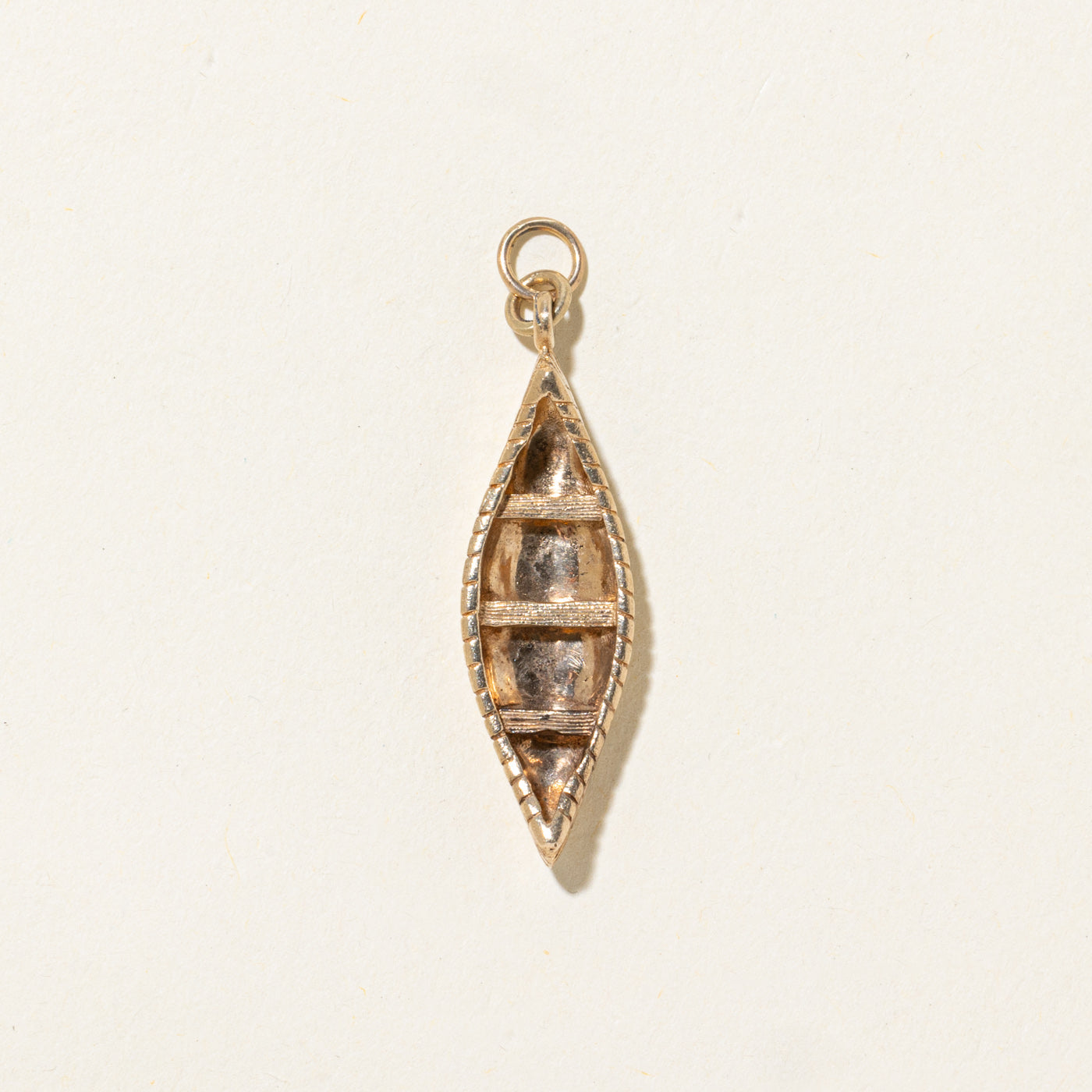 Breloque canoë en or jaune 10 carats