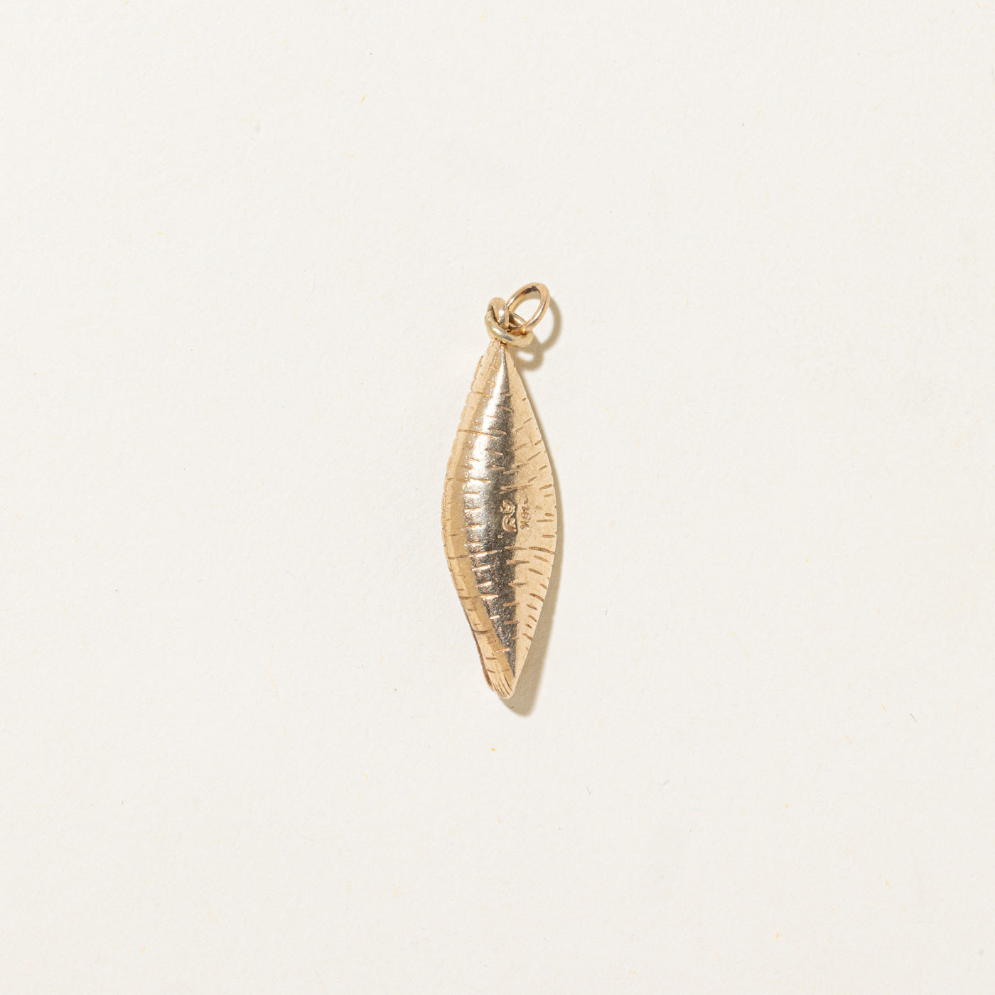 Breloque canoë en or jaune 10 carats