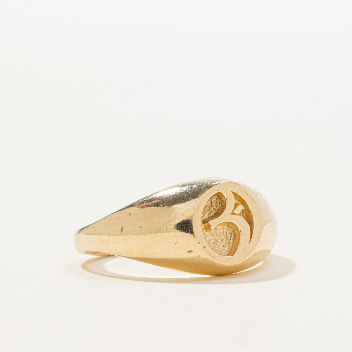 14K Brescia Alumae Signet Ring | SZ 5