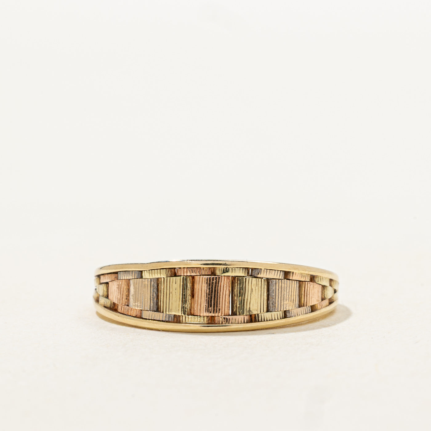 14K Tri Tone Gold Grooved Tapered Band | SZ 7.75