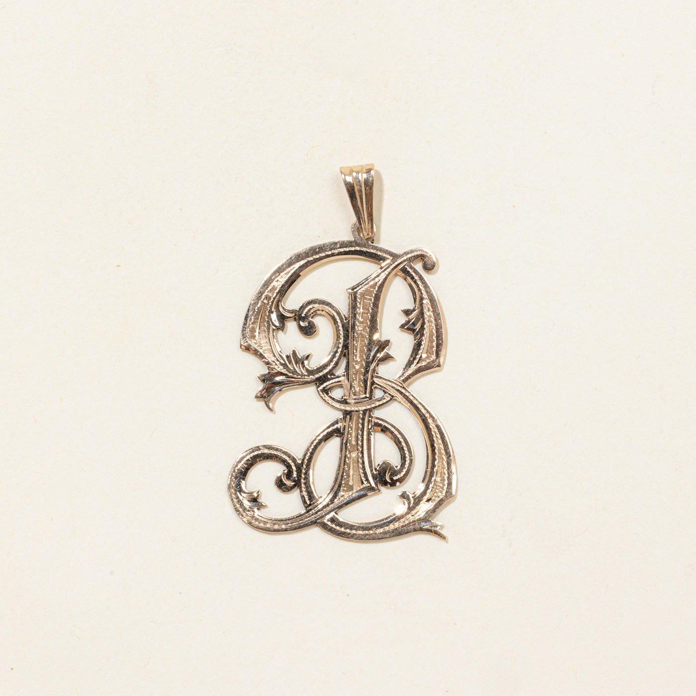 Pendentif orné initial « B » en or 14 carats