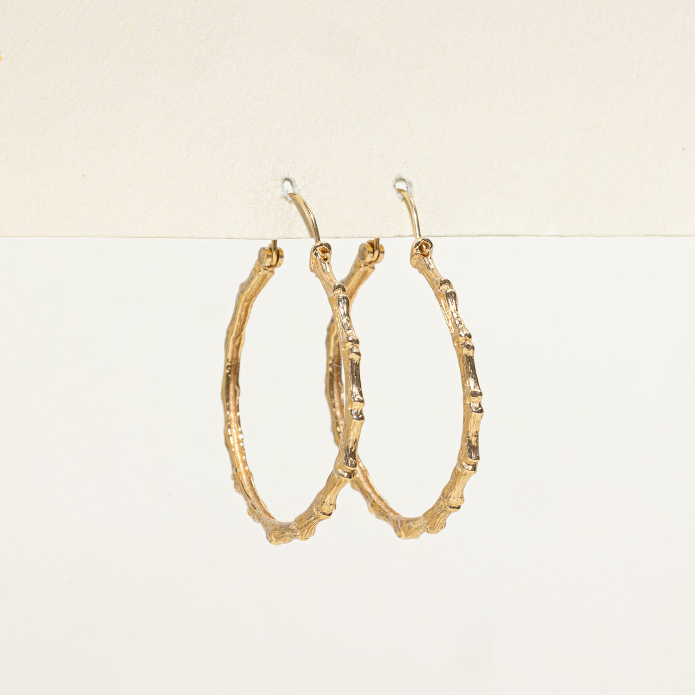 Boucles d'oreilles créoles texturées en bambou